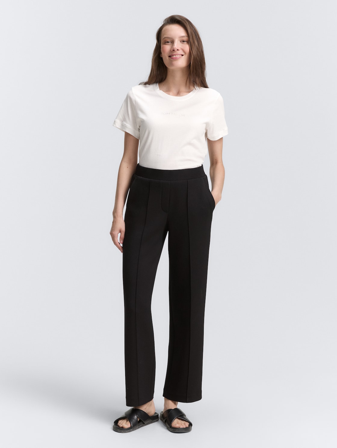 T-Shirt mit Logo-Print - Whisper White - Model-Vorderansicht