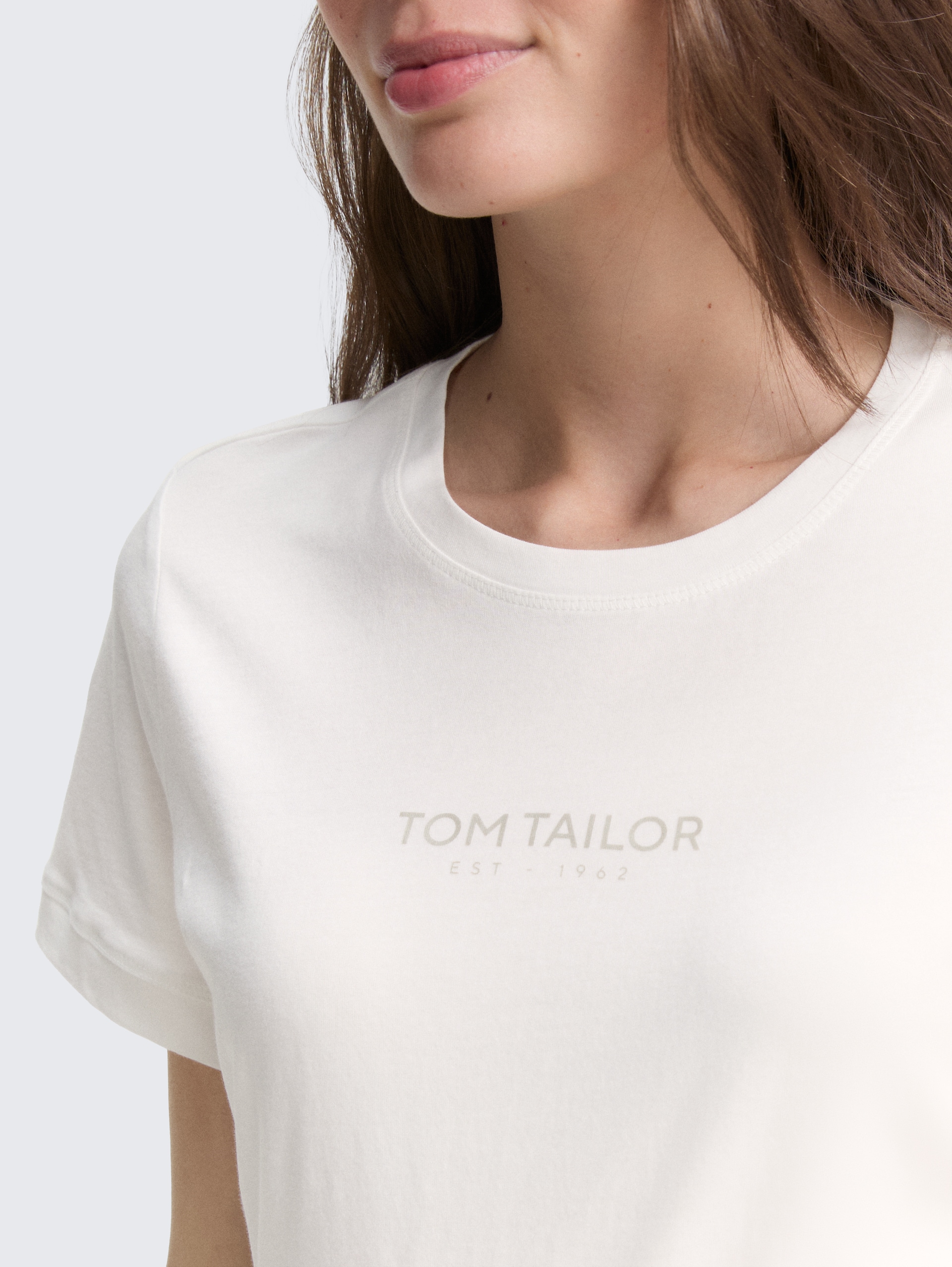 T-Shirt mit Logo-Print - Whisper White - Detail-Model-Ansicht