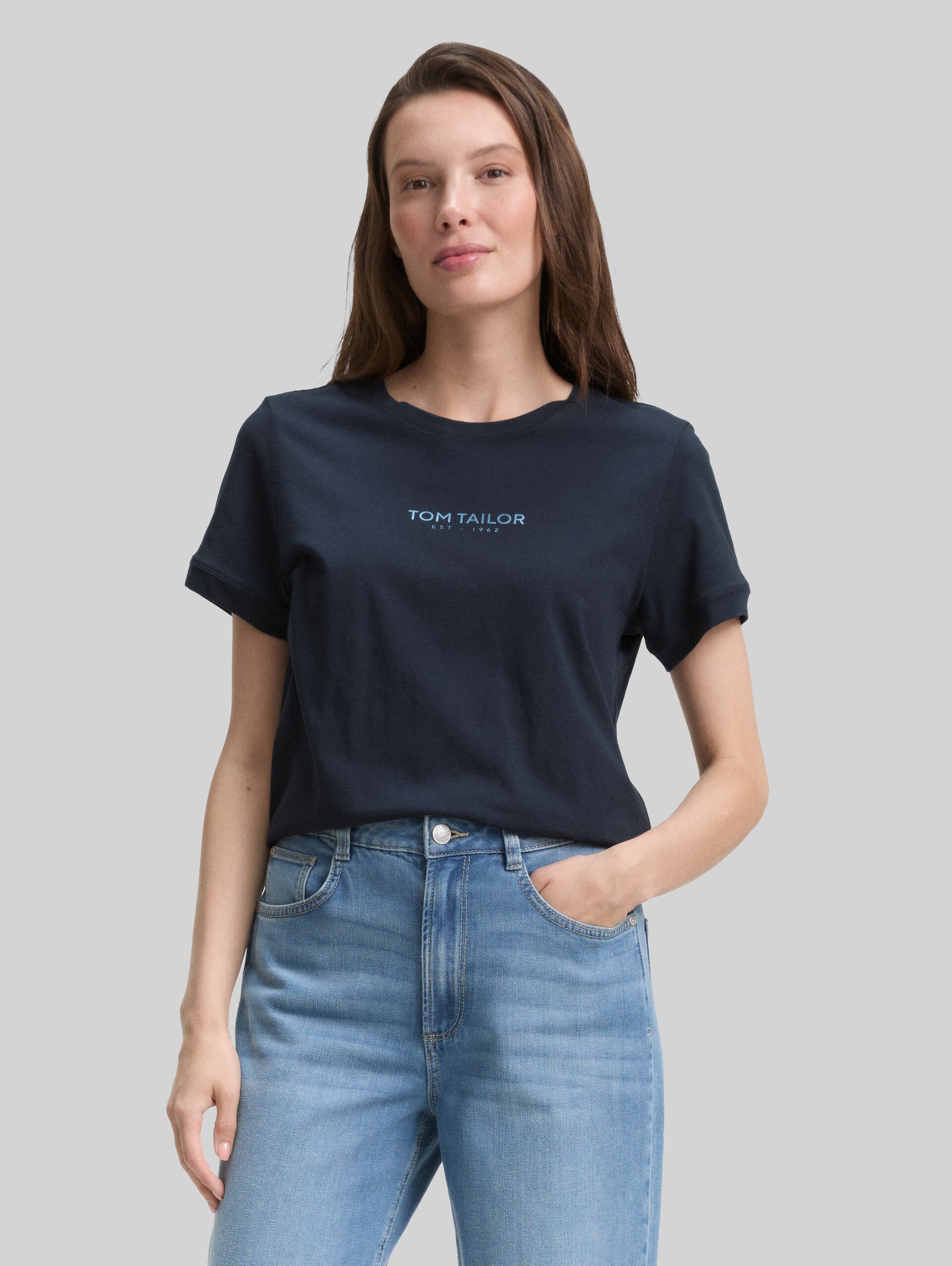 T-shirt with logo print - Lunar Eclipse - Neckline model front view