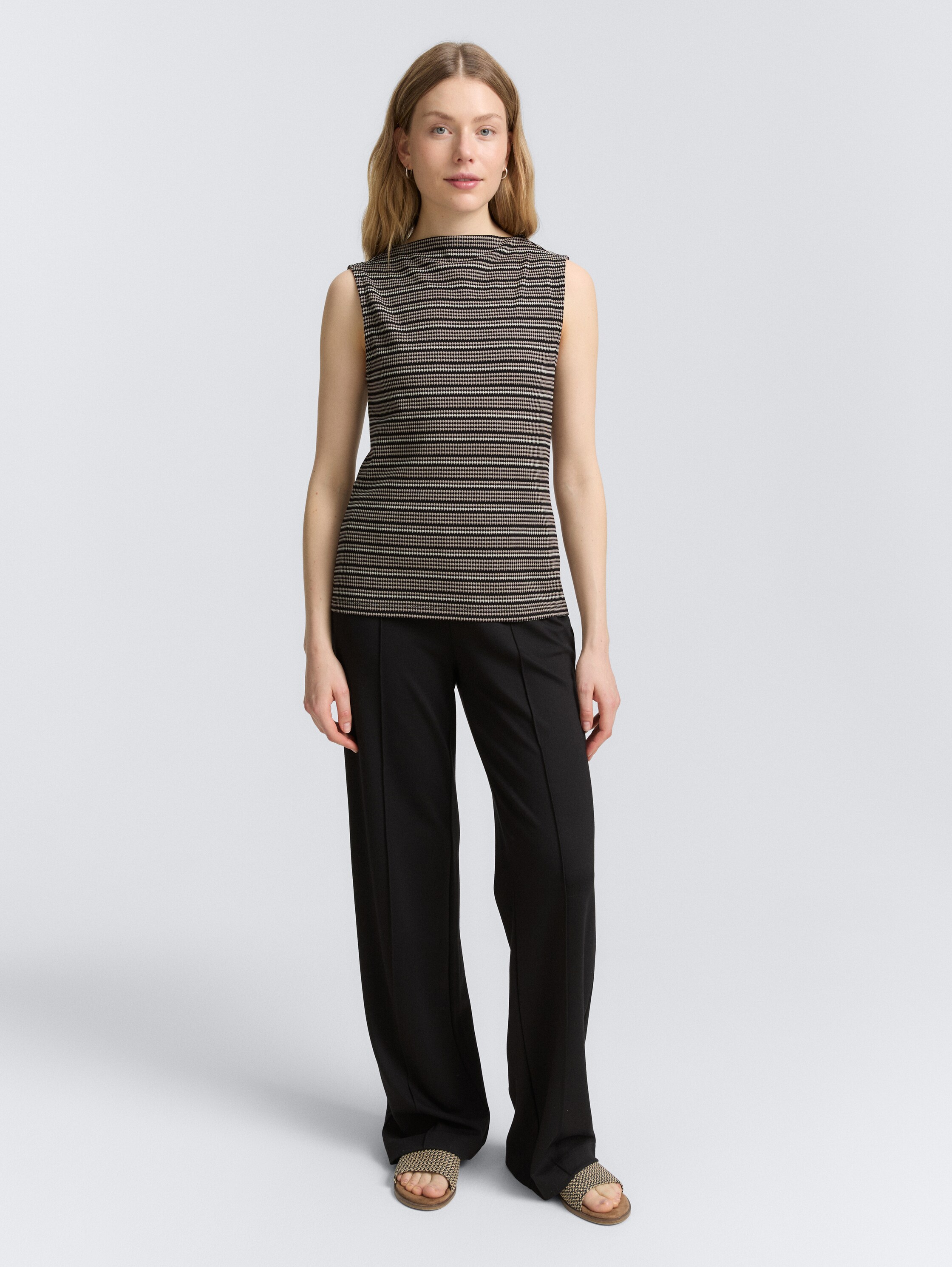 Jacquard Top mit Stehkragen - black_knit_structure_stripe - 