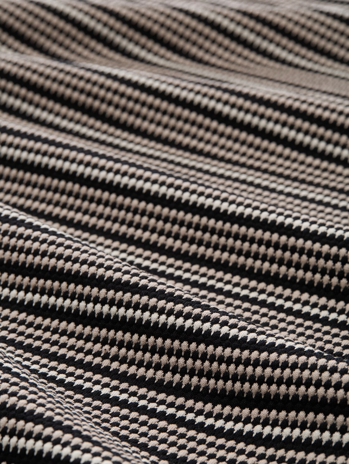 Jacquard Top mit Stehkragen - black knit structure stripe - Material-Ansicht