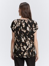 T-shirt avec motif - blurry animal design - Découpe Vue arrière du modèle