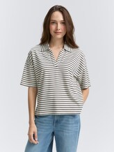 Boxy Fit T-Shirt mit Polokragen - offwhite navy tee stripe - Ausschnitt Model-Vorderansicht