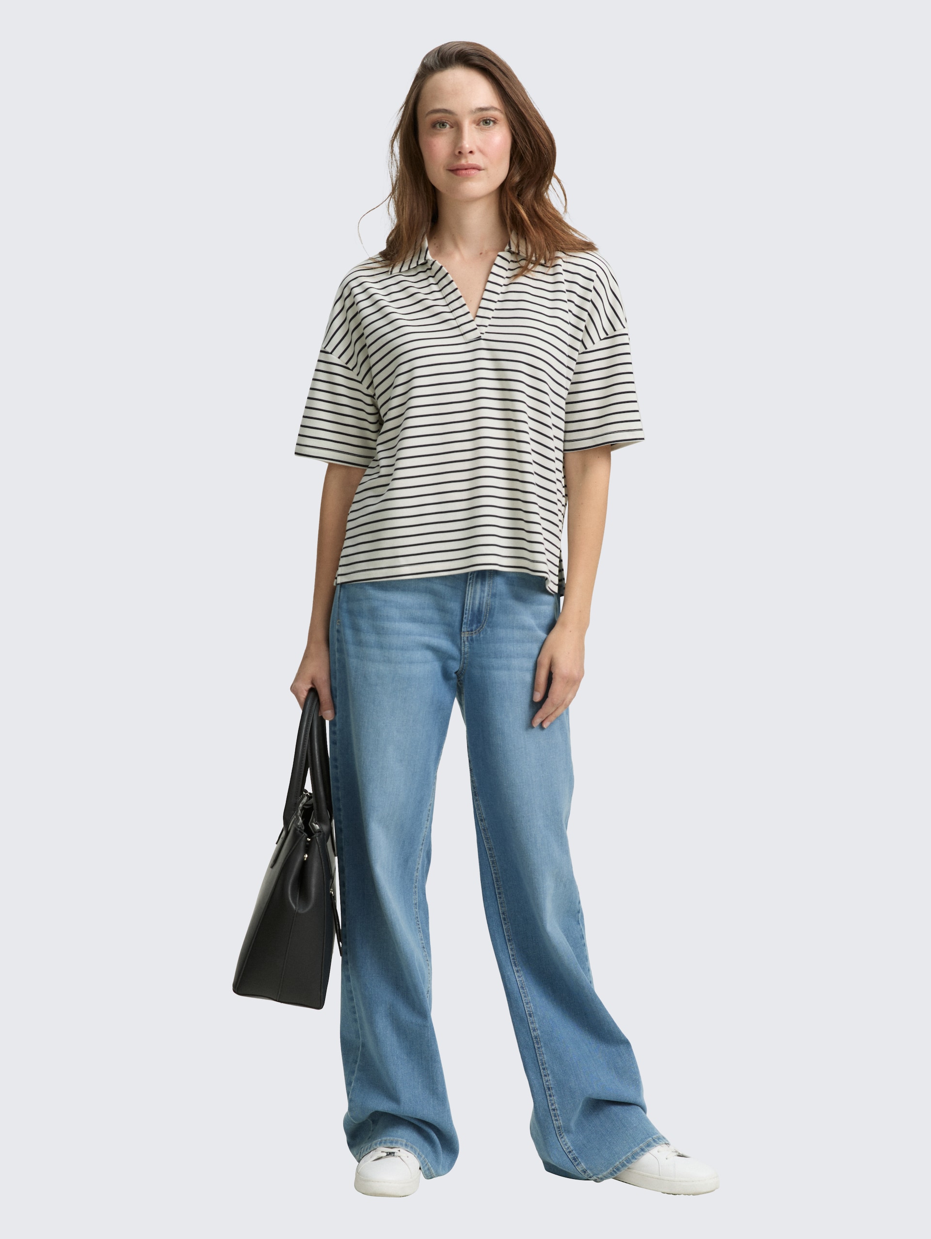 Boxy Fit T-Shirt mit Polokragen - offwhite navy tee stripe - Model-Vorderansicht