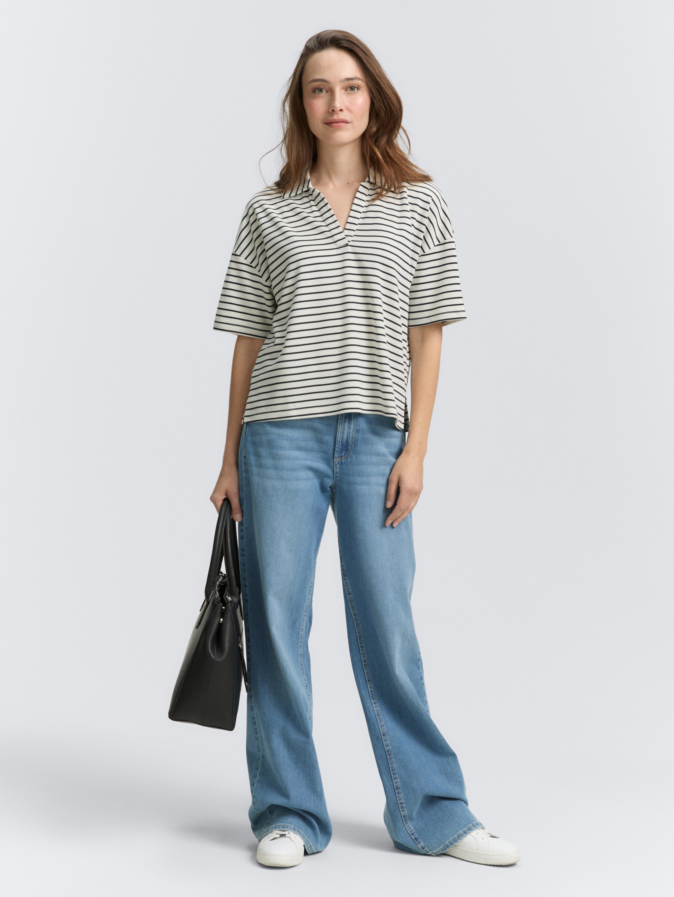 Boxy Fit T-Shirt mit Polokragen - offwhite_navy_tee_stripe - 