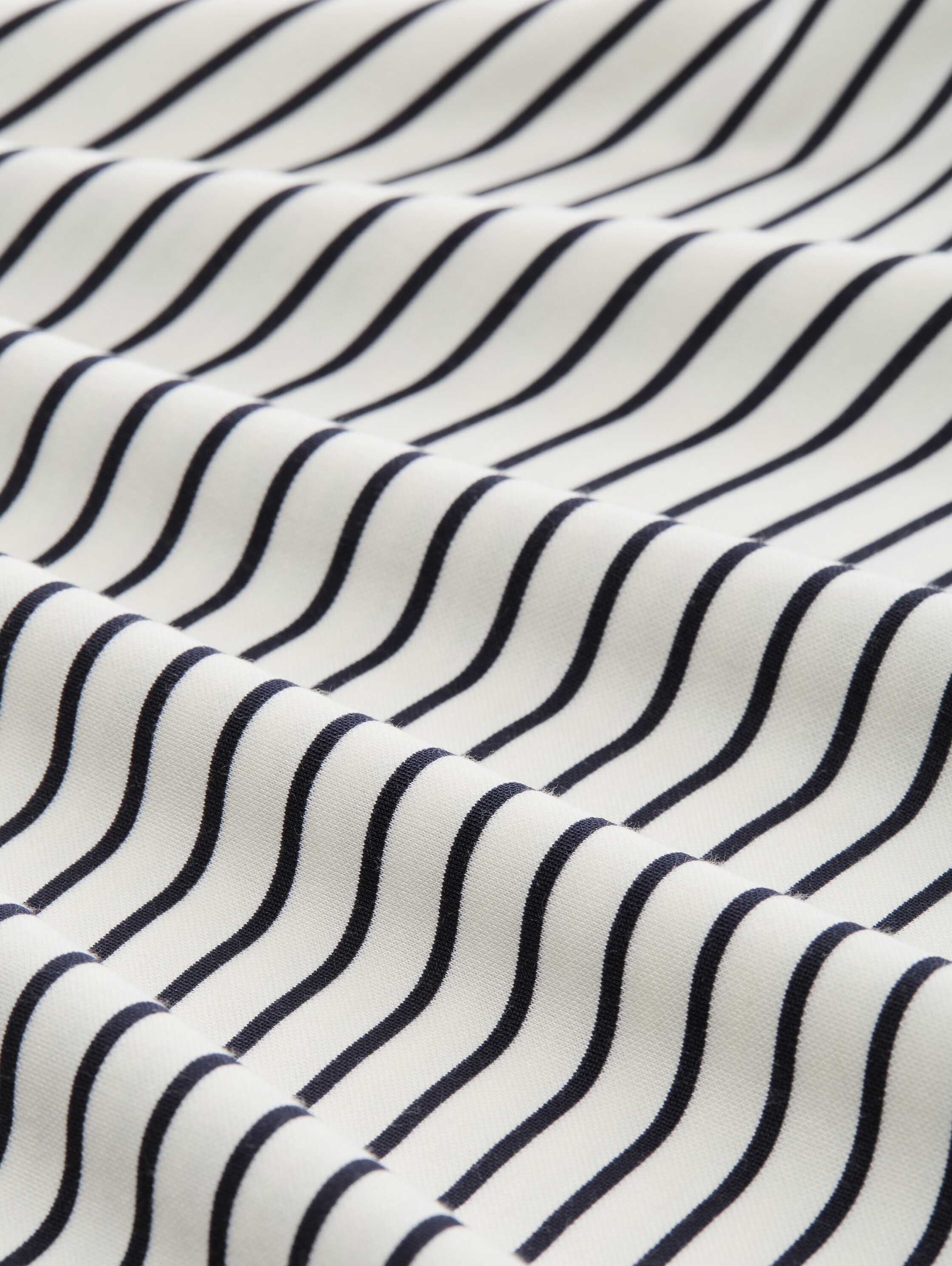 Boxy Fit T-Shirt mit Polokragen - offwhite_navy_tee_stripe - 