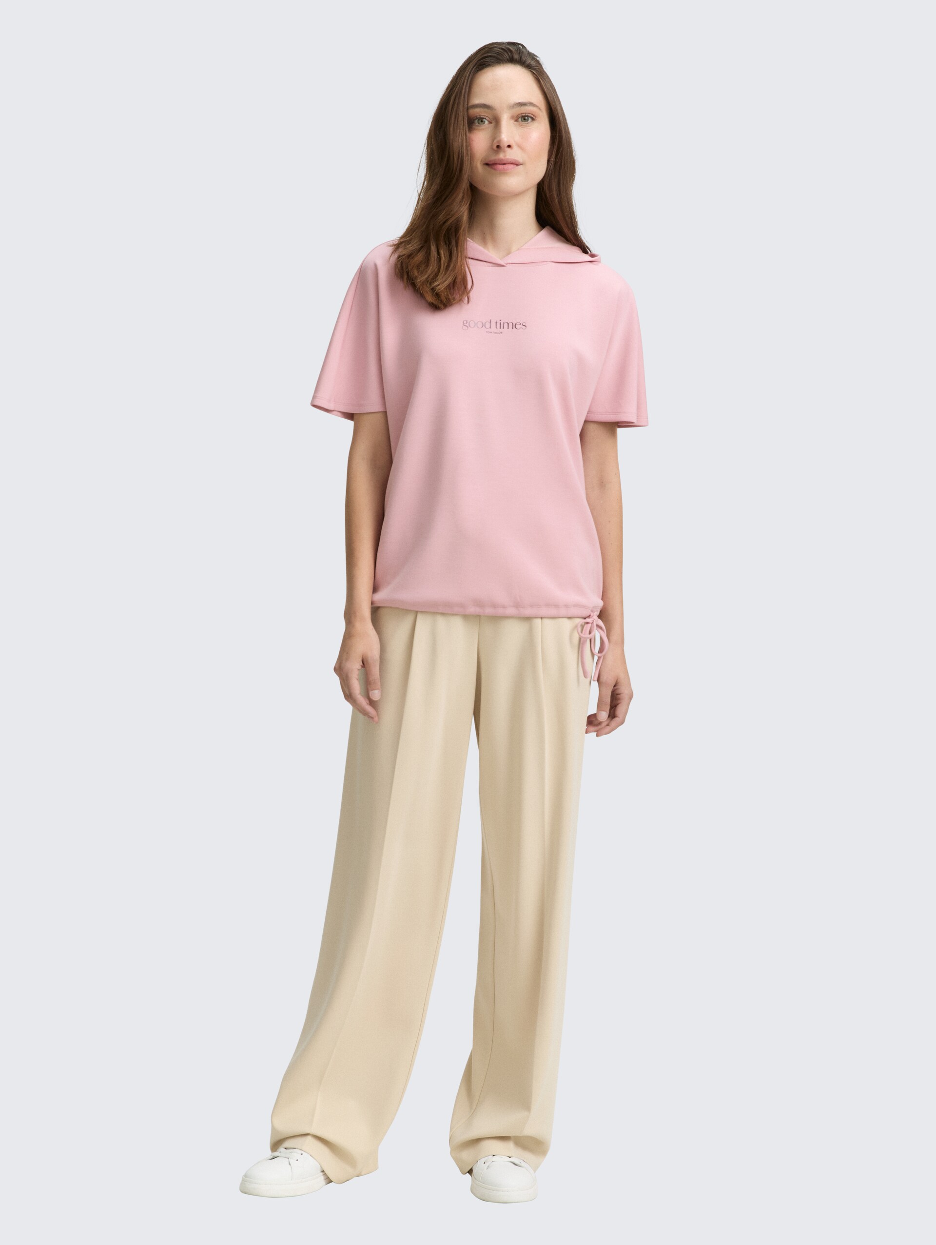 T-Shirt mit Kapuze - Morning Pink - Model-Vorderansicht
