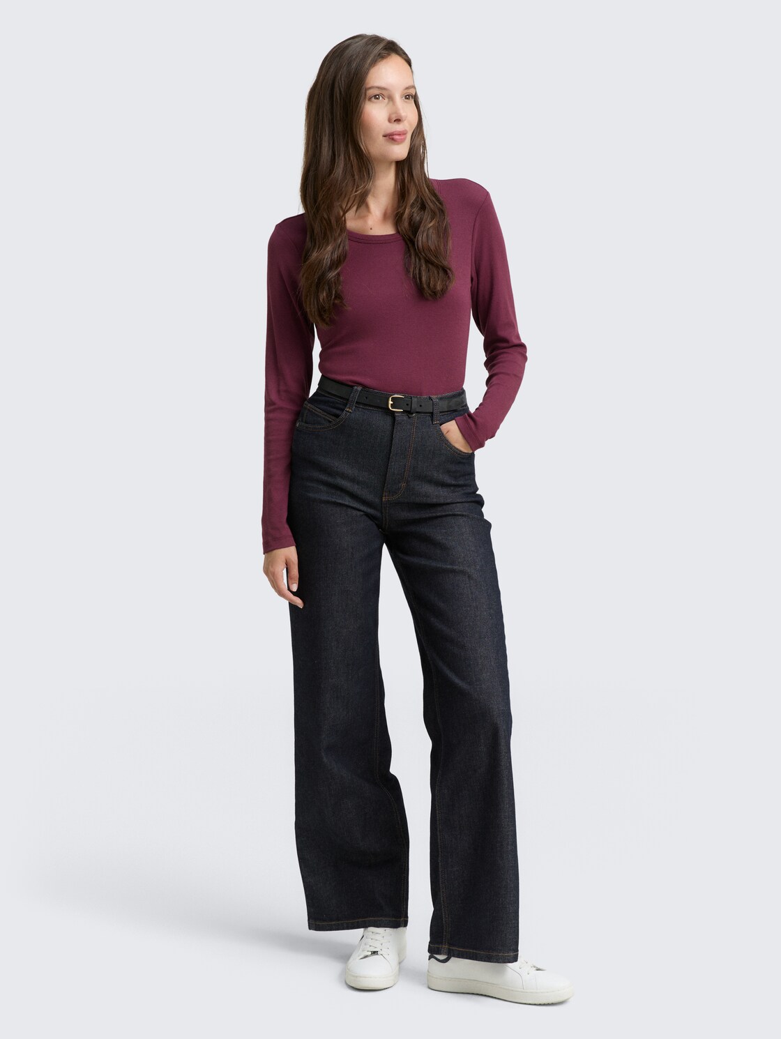 Basic Slim Fit Langarmshirt - bordeaux red - Model-Vorderansicht