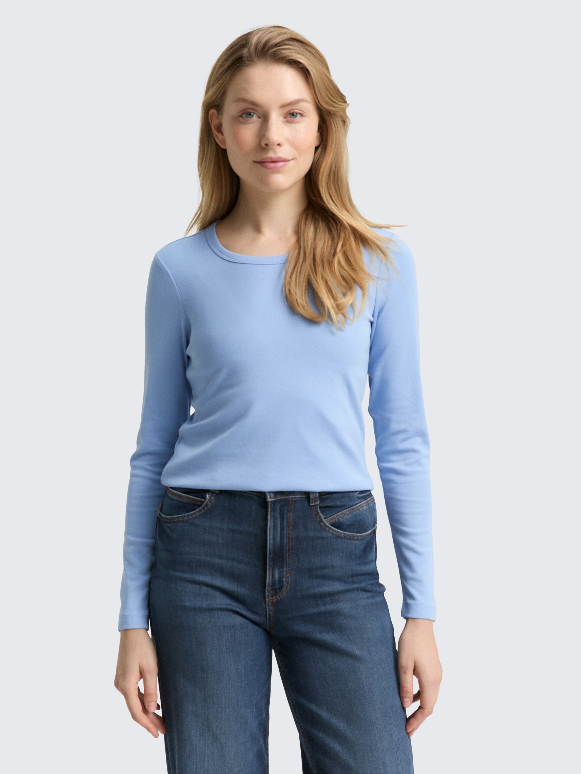 Basic Slim Fit Langarmshirt - light fjord blue - Ausschnitt Model-Vorderansicht
