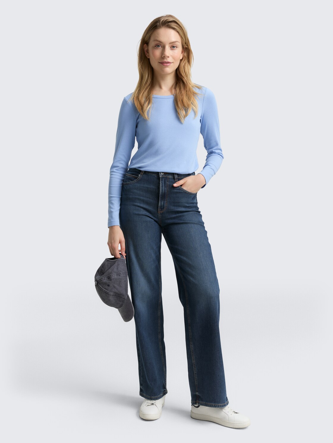 Basic Slim Fit Langarmshirt - light fjord blue - Model-Vorderansicht