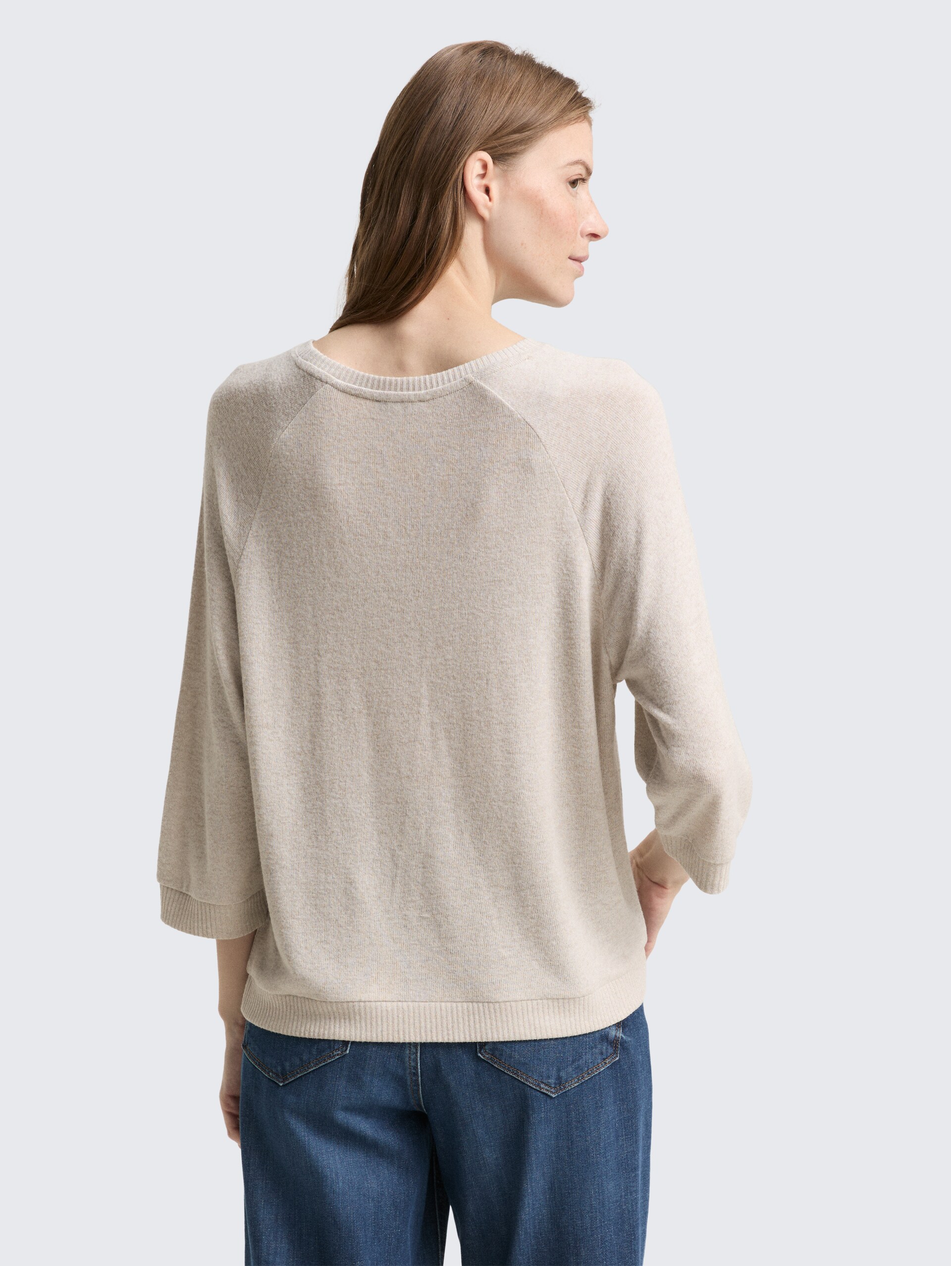 Langarmshirt mit Raglanärmeln - soft taupe melange - Auschnitt Model-Rückansicht