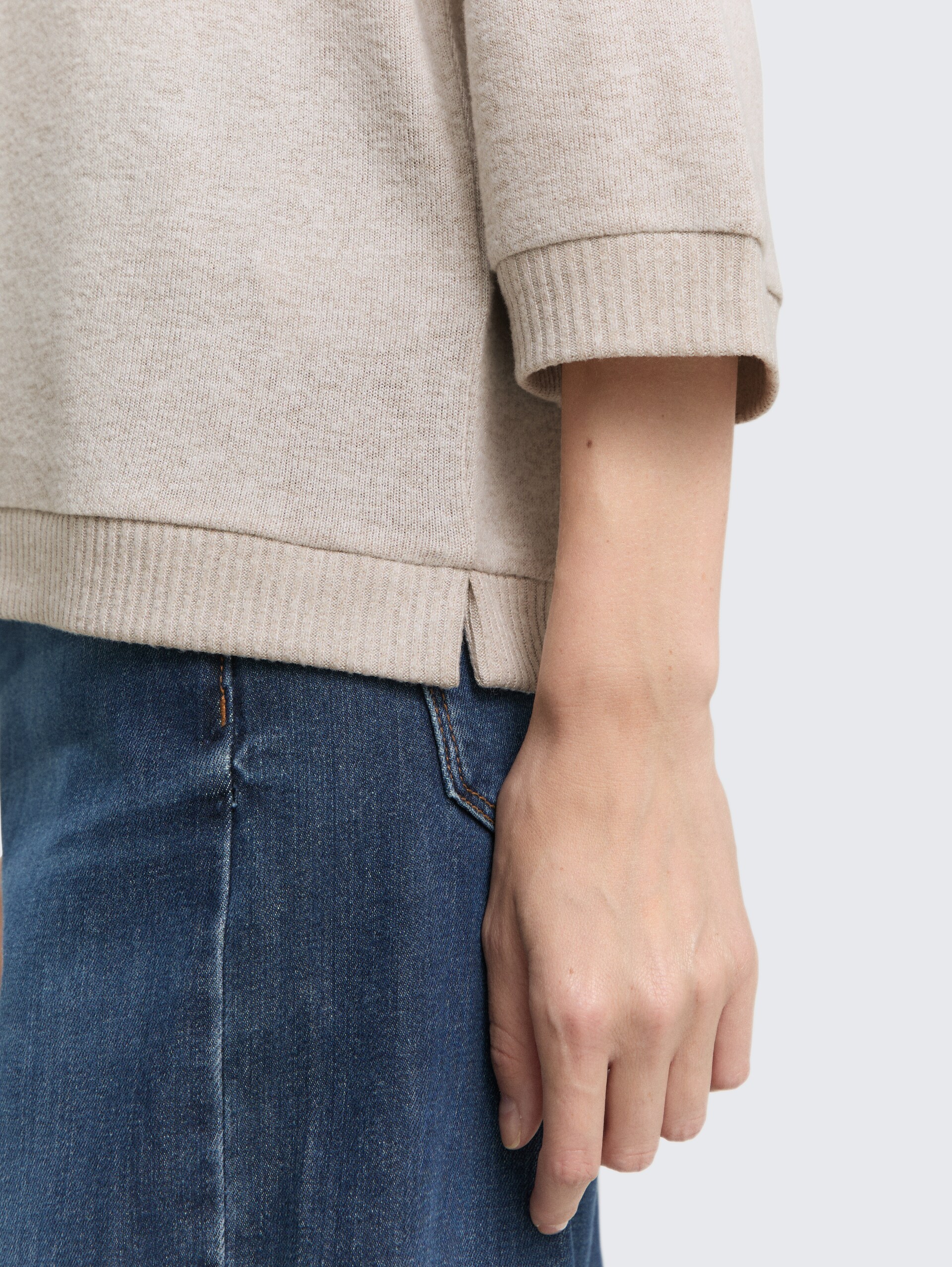 Langarmshirt mit Raglanärmeln - soft taupe melange - Detail-Model-Ansicht