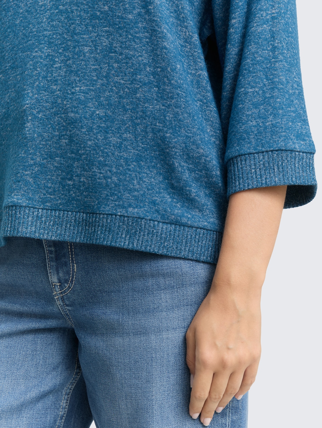 Langarmshirt mit Raglanärmeln - dark petrol melange - Detail-Model-Ansicht