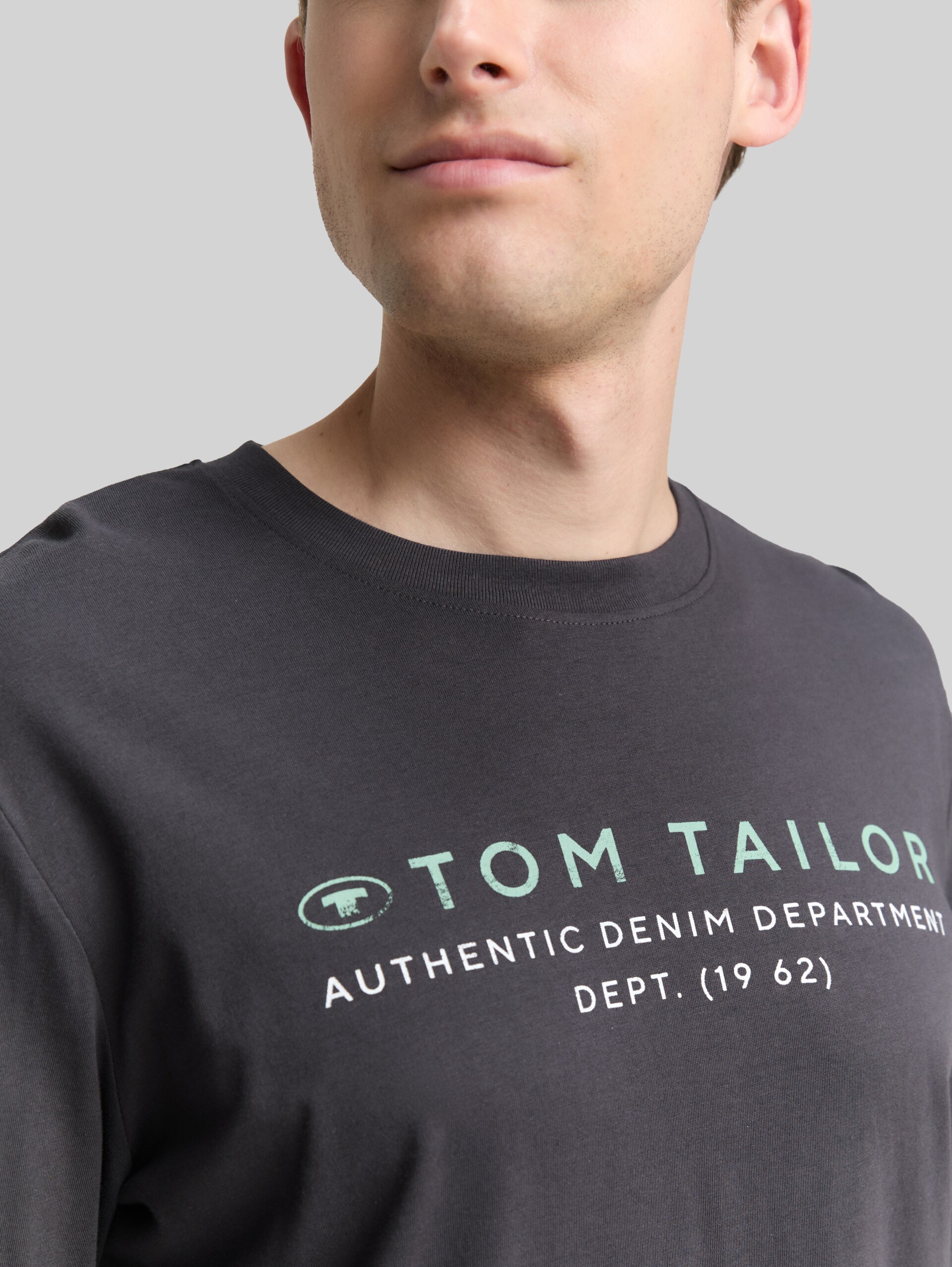 Long-sleeved shirt with logo print - Tarmac Grey - Detail model view