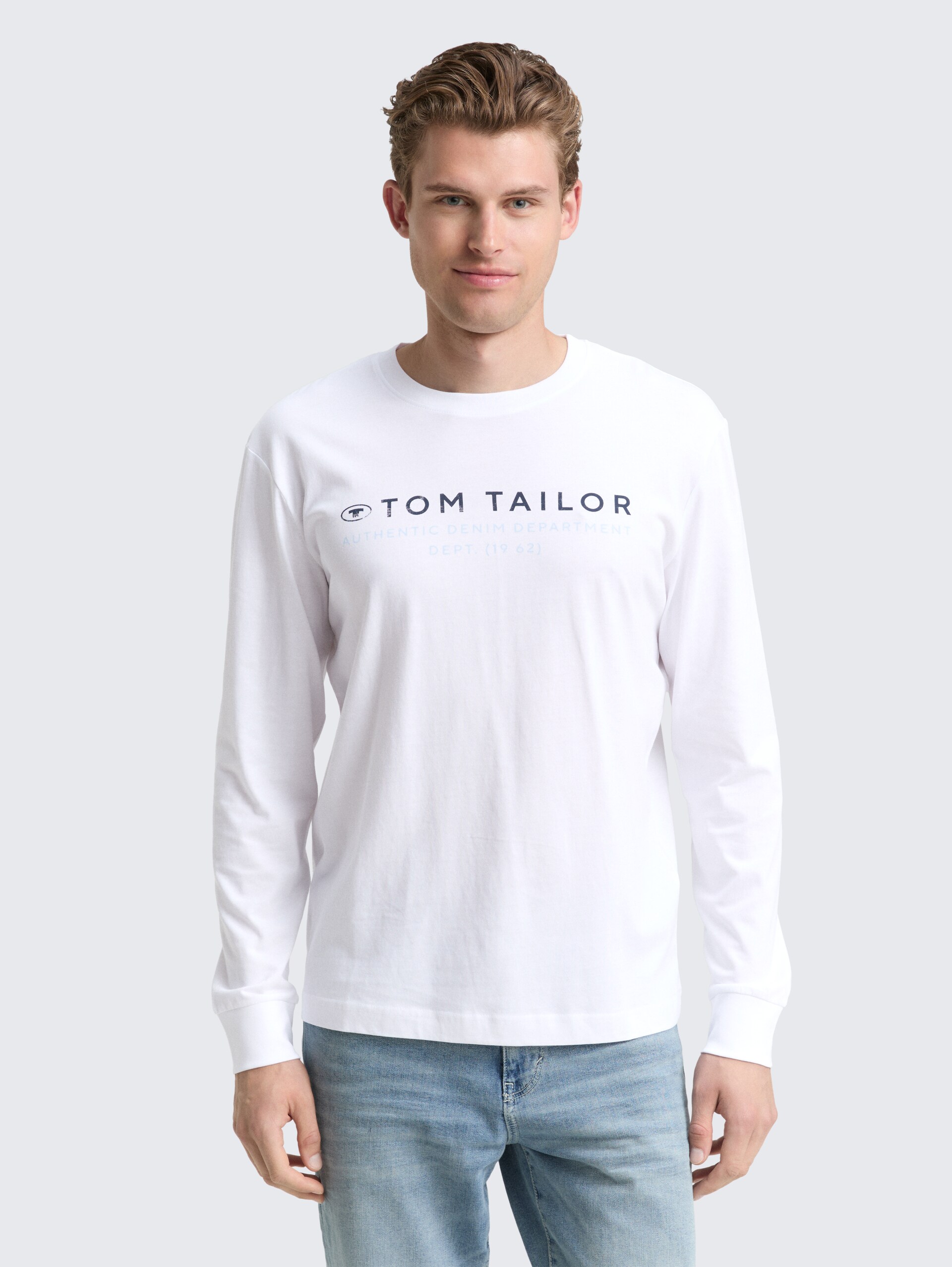 Langarmshirt mit Logo-Print - White - Ausschnitt Model-Vorderansicht