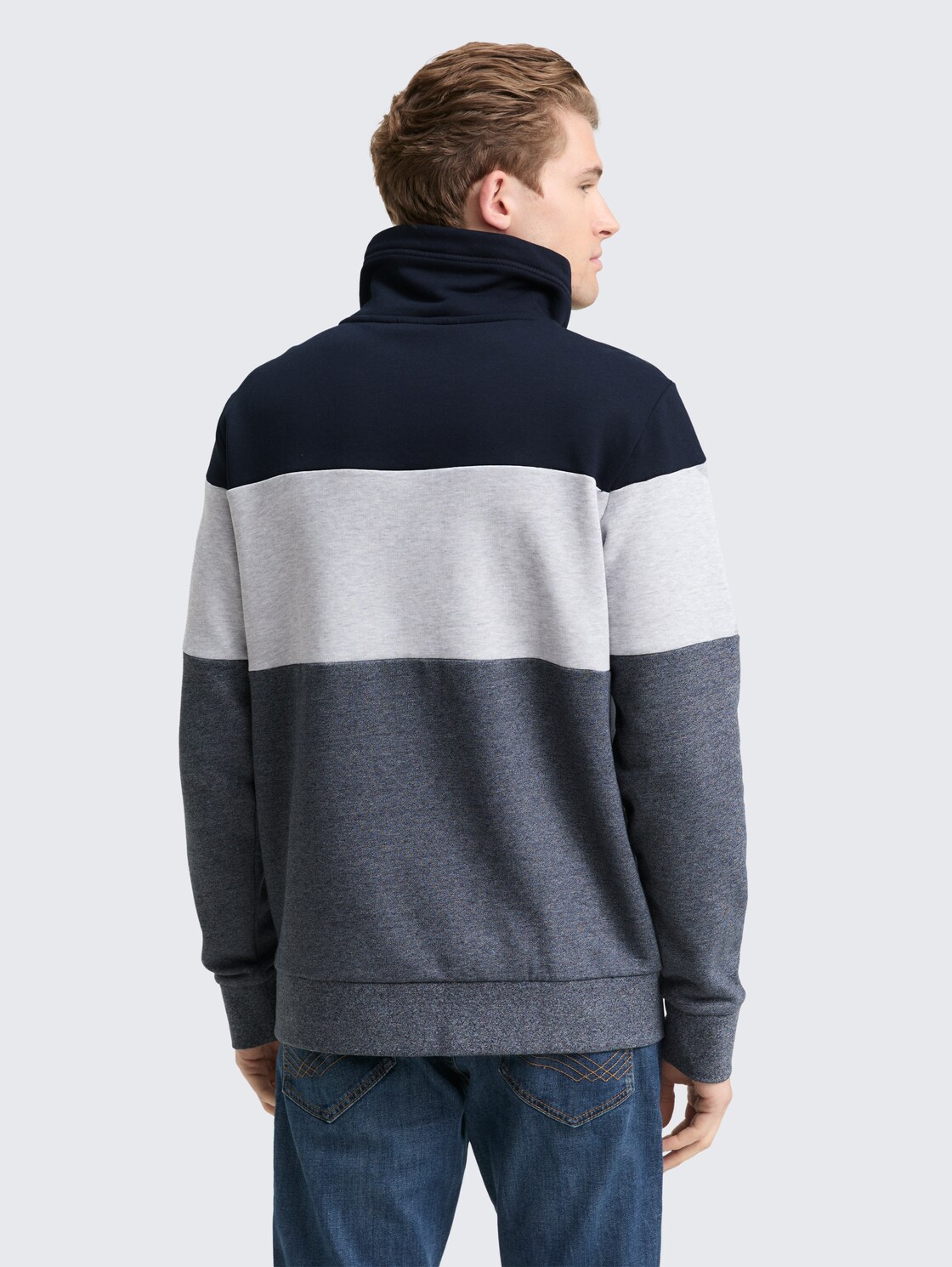 Snood Sweatshirt mit Colour Blocking - navy grindle structure - Auschnitt Model-Rückansicht