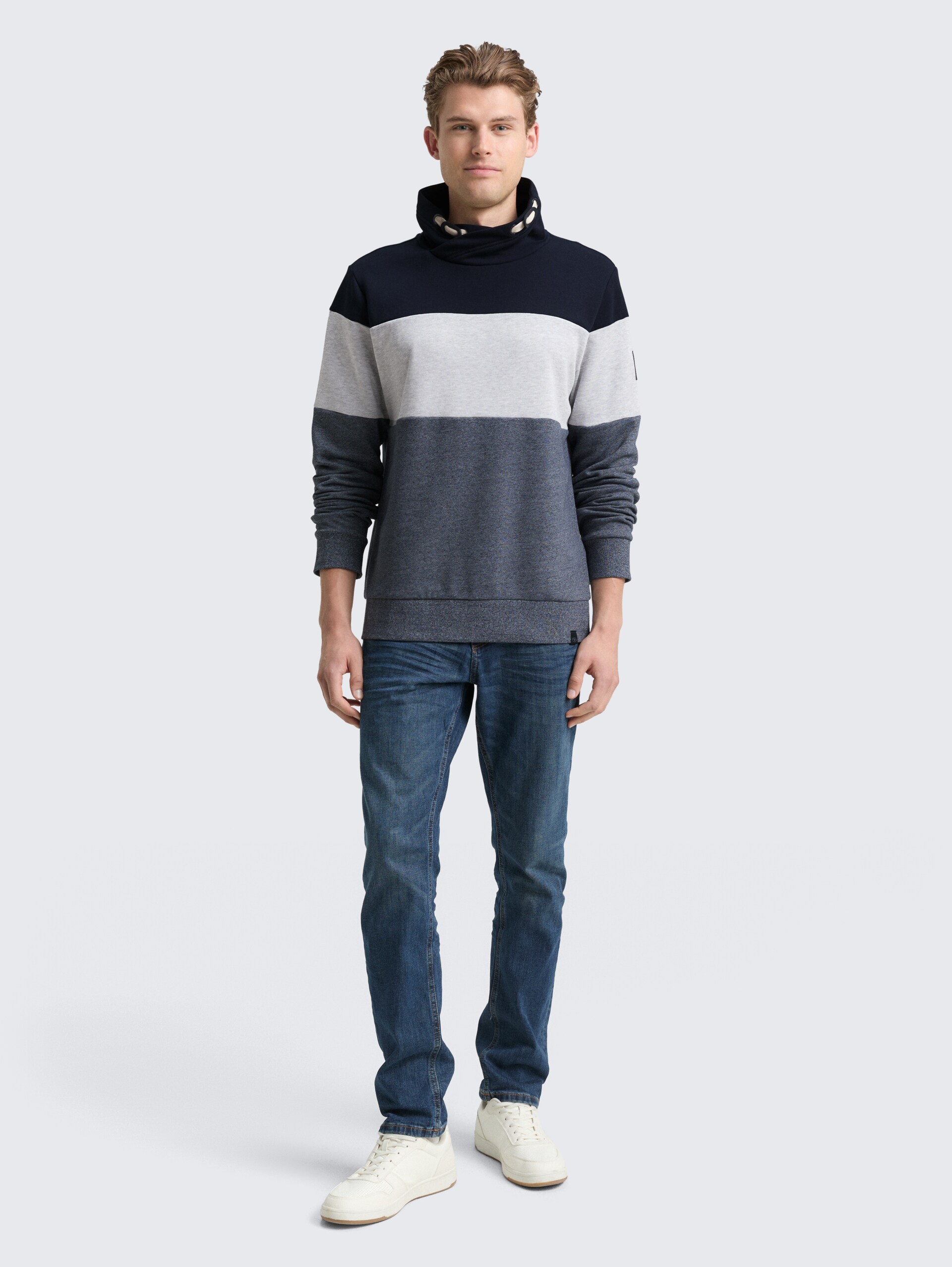Snood Sweatshirt mit Colour Blocking - navy grindle structure - Model-Vorderansicht