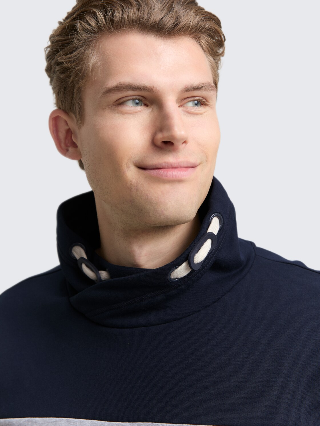Snood Sweatshirt mit Colour Blocking - navy grindle structure - Detail-Model-Ansicht