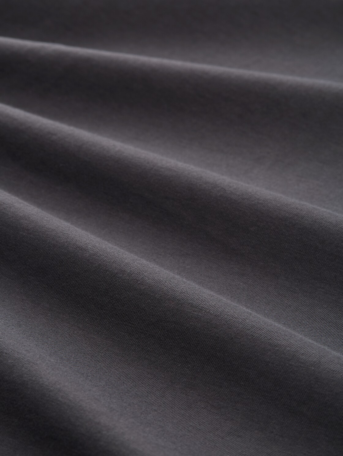 T-Shirt mit Logo-Print - Tarmac Grey - Material-Ansicht