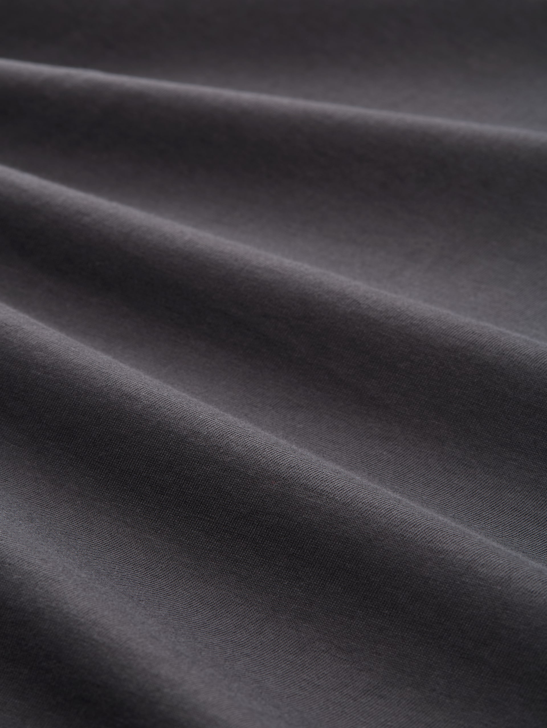 T-Shirt mit Logo-Print - Tarmac Grey - Material-Ansicht