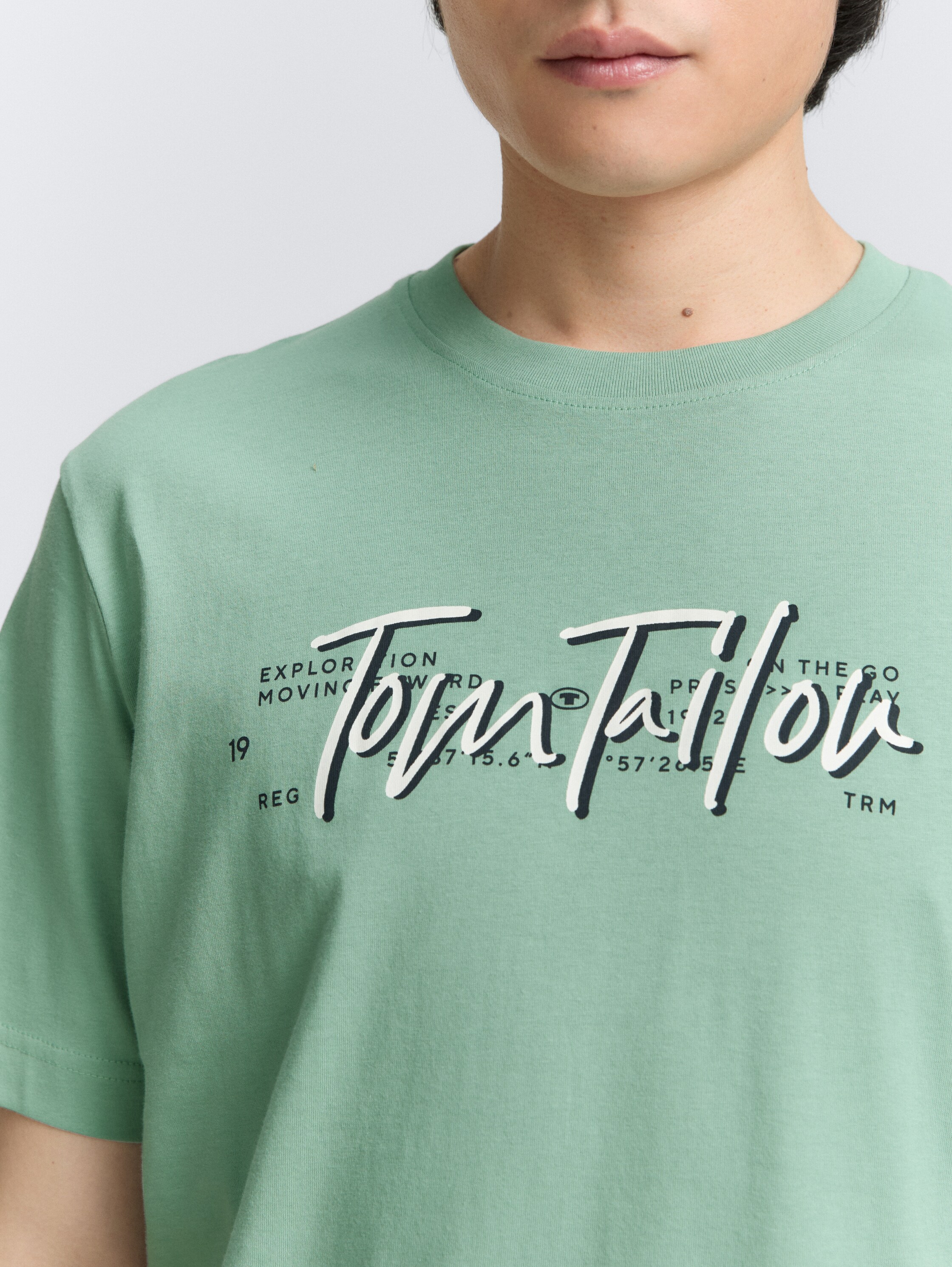 T-shirt with logo print - dust green - Detail model view