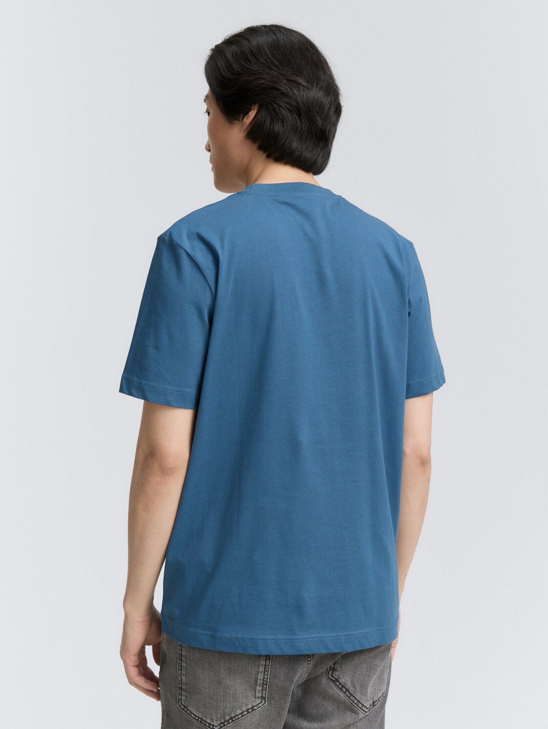 T-Shirt mit Logo-Print - real teal blue - Auschnitt Model-Rückansicht