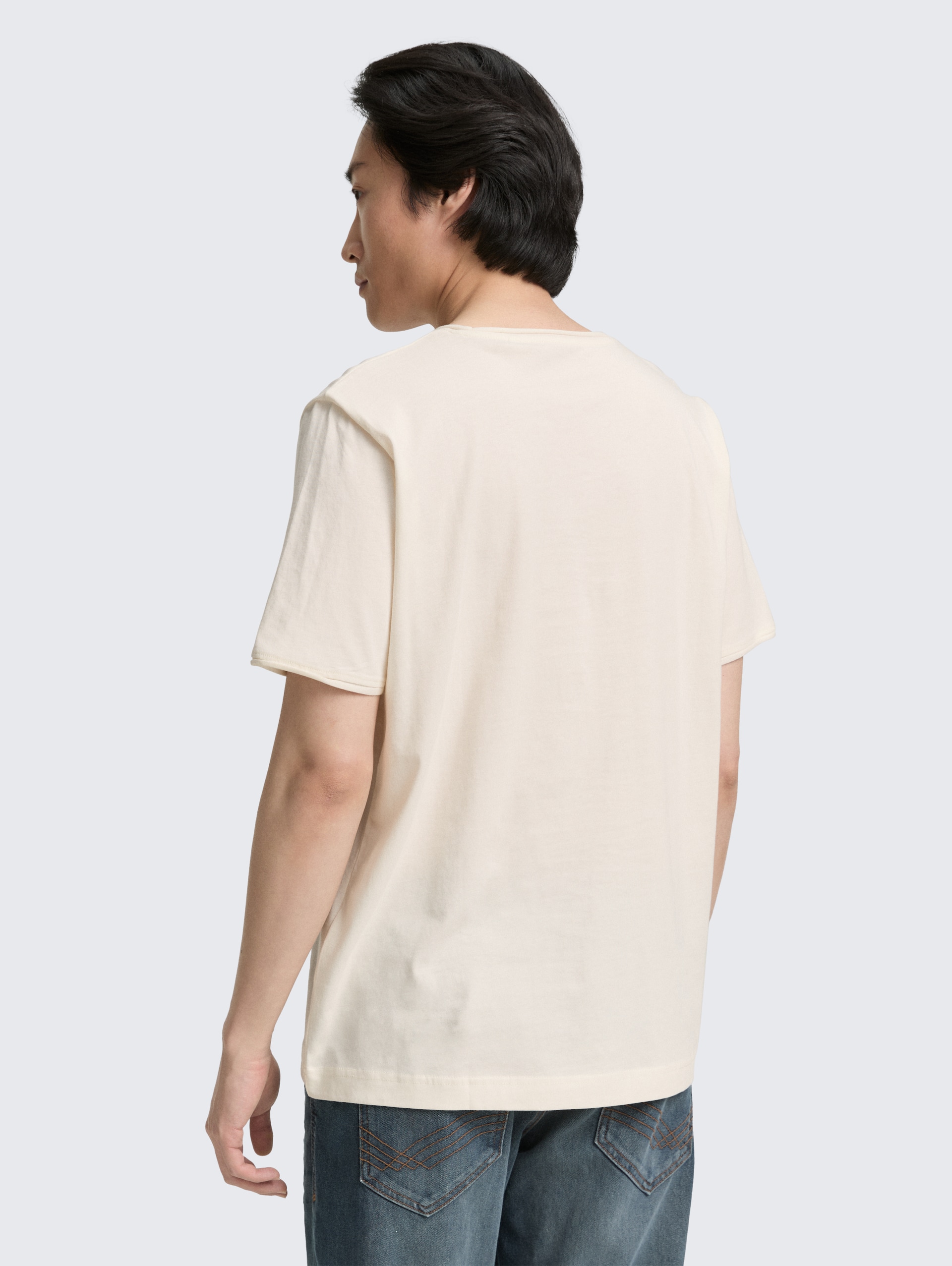 T-Shirt mit Print - Gardenia White - Auschnitt Model-Rückansicht