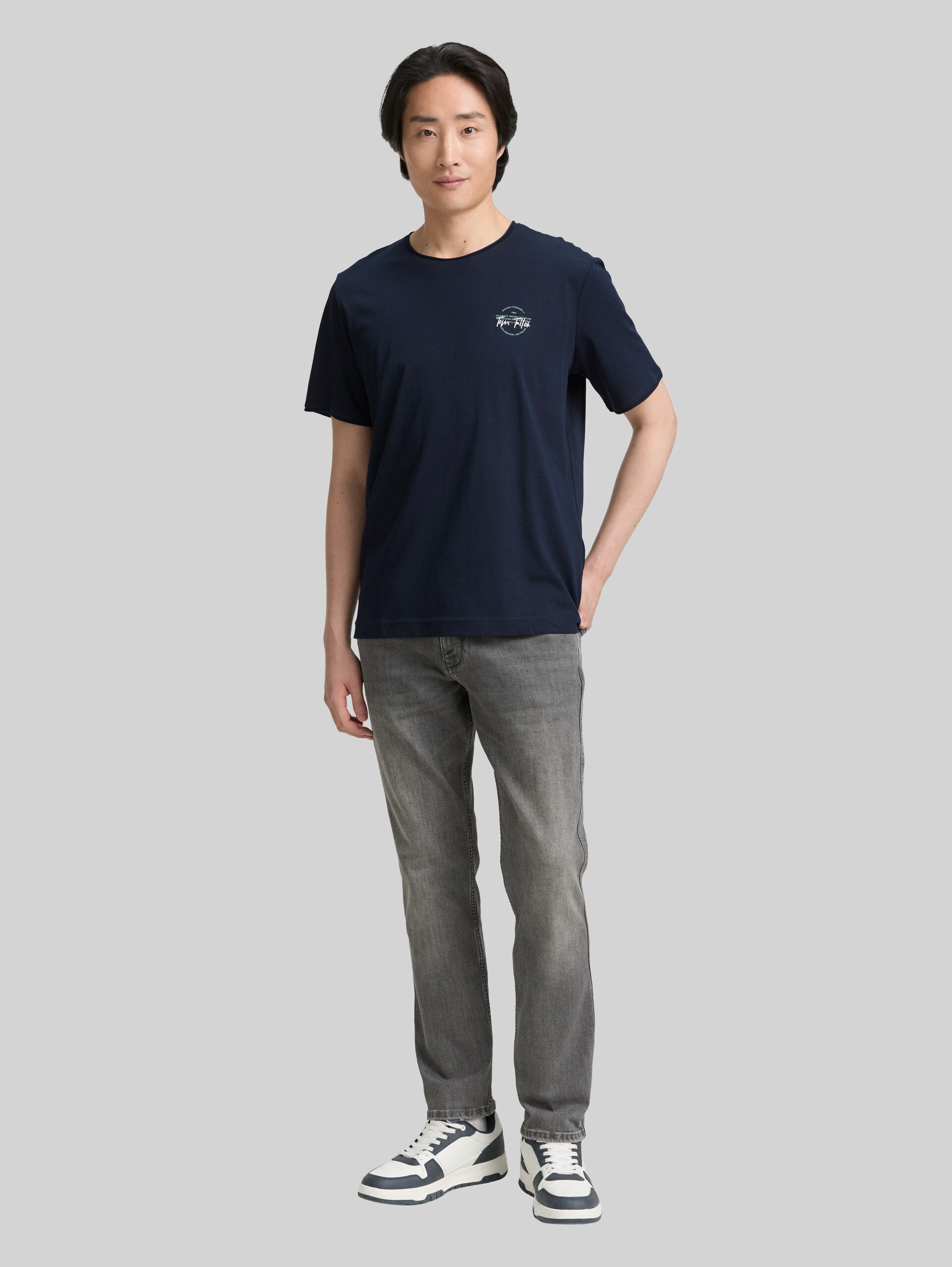 T-shirt with print - sky captain blue - Model front view