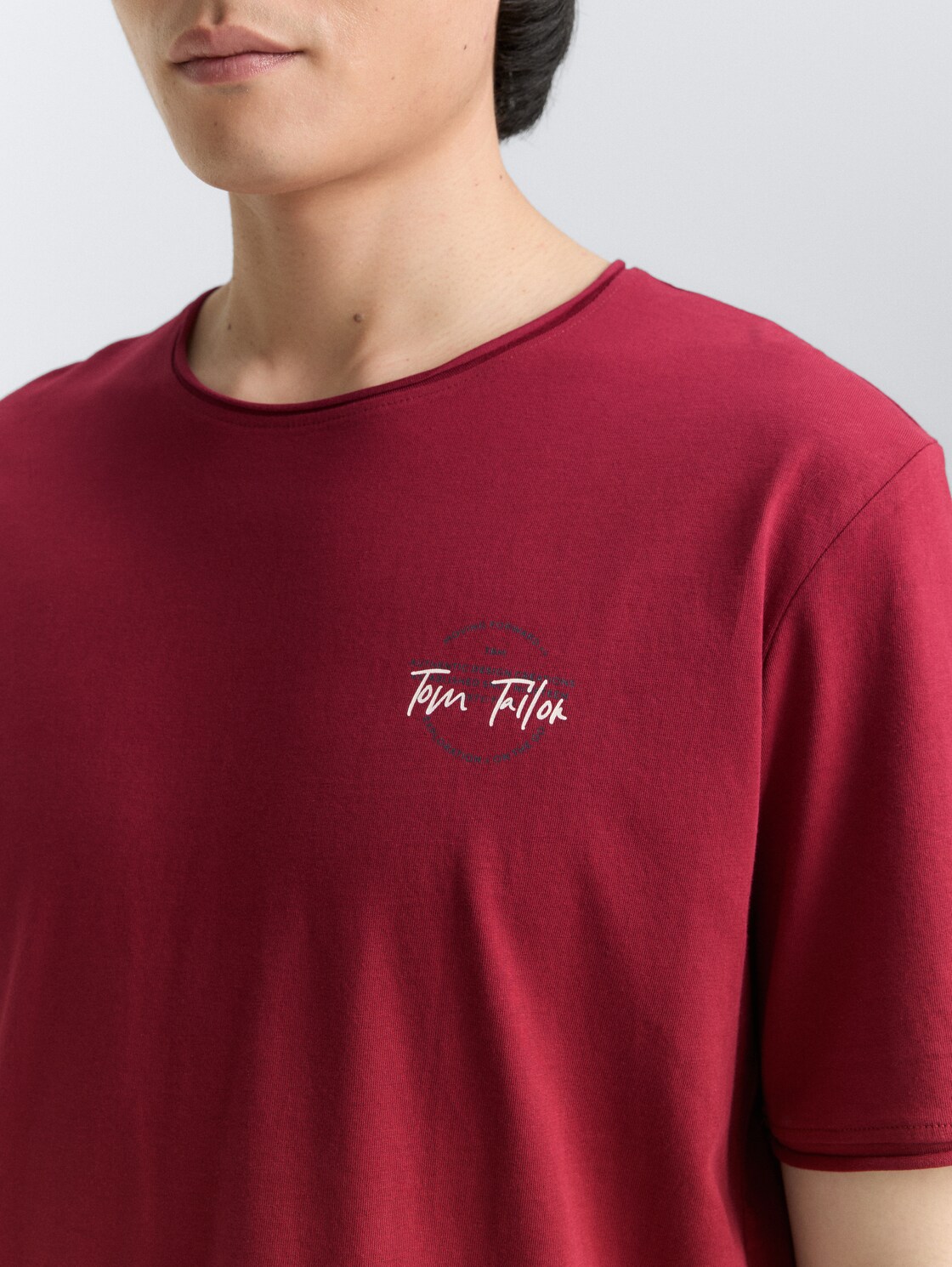 T-Shirt mit Print - Deep Red - Detail-Model-Ansicht