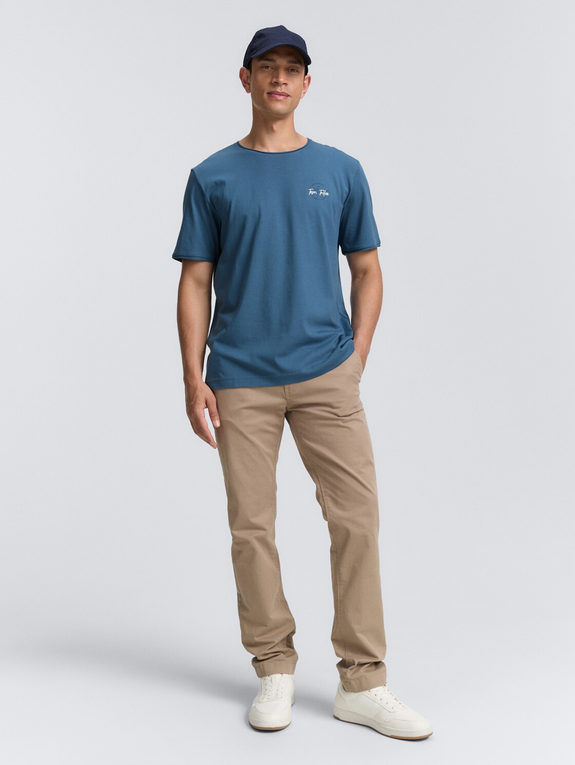 T-shirt with print - real teal blue - Model front view