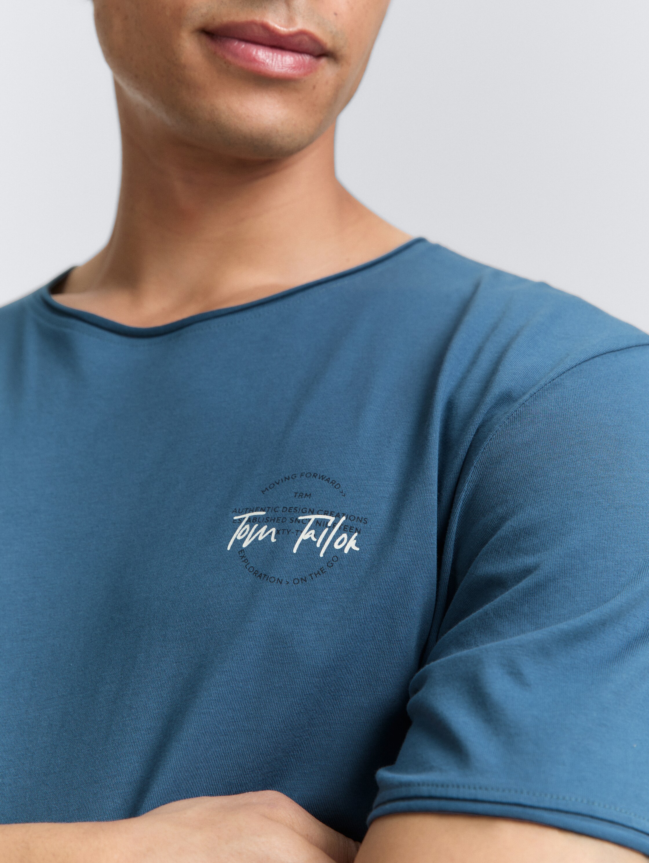 T-Shirt mit Print - real teal blue - Detail-Model-Ansicht