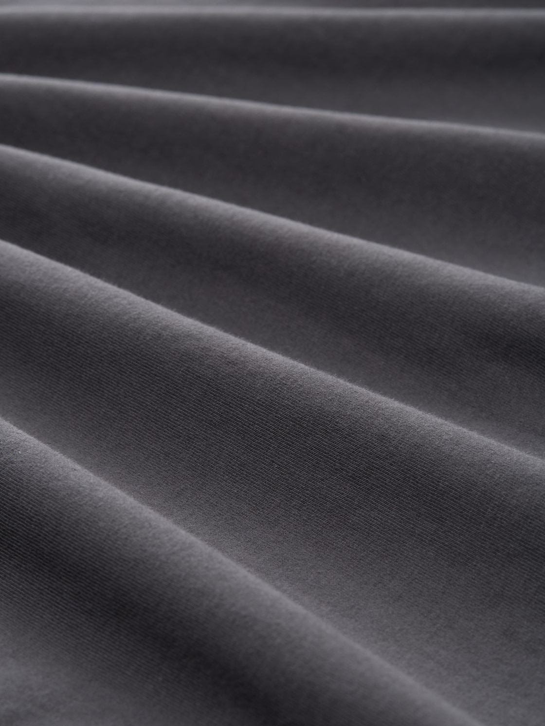 T-Shirt mit V-Ausschnitt - Tarmac Grey - Material-Ansicht