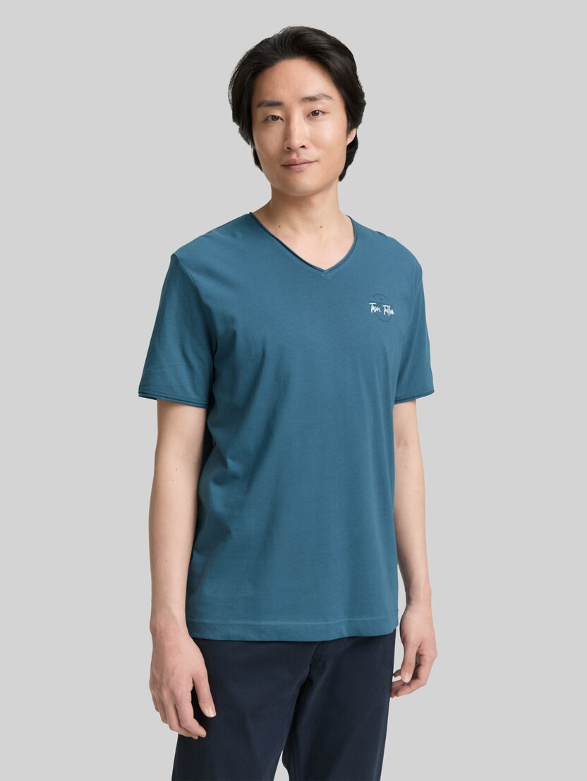T-Shirt mit V-Ausschnitt von Men, real teal blue