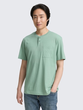 Henley T-Shirt mit Brusttasche von Men, dust green melange