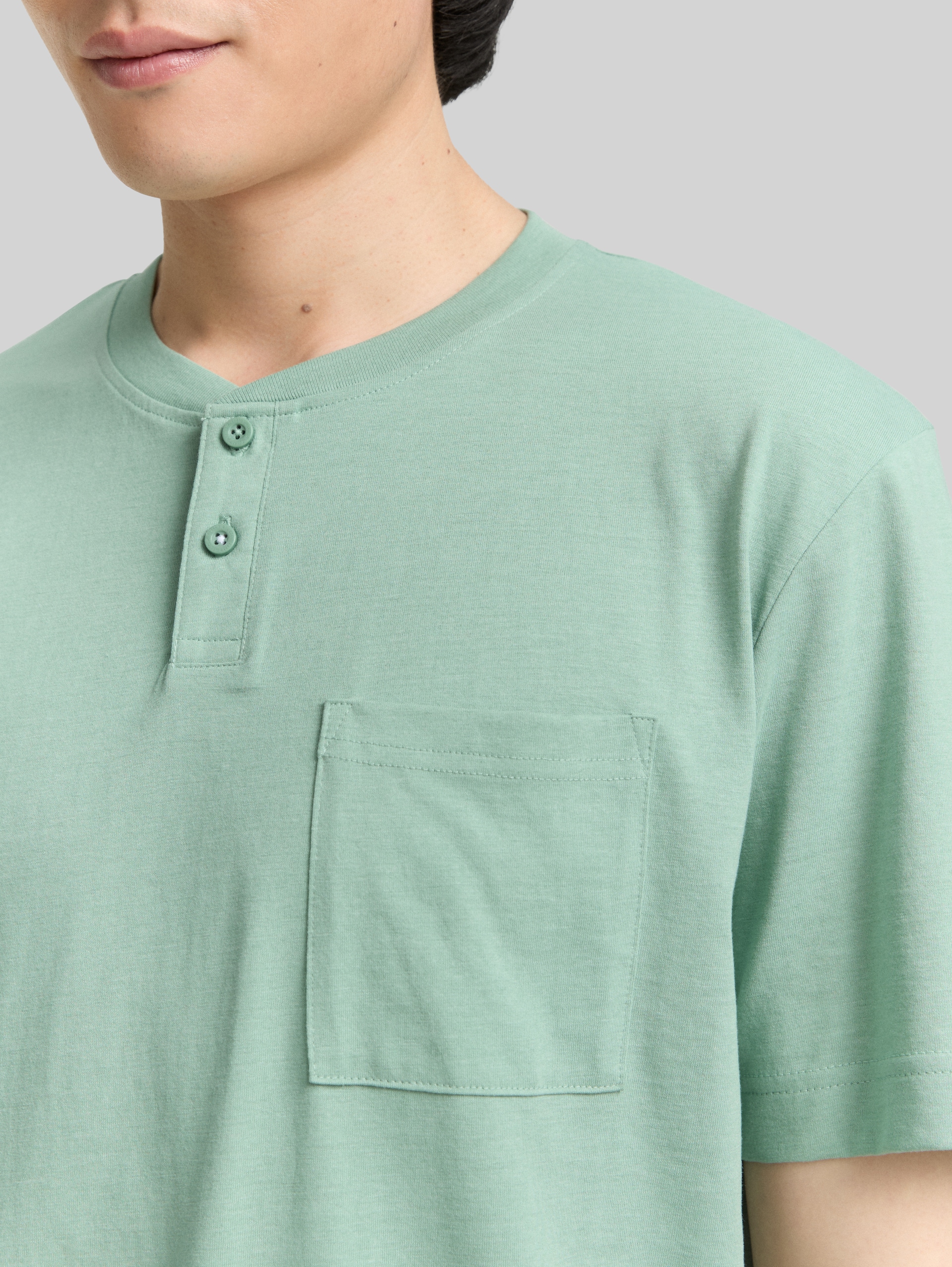 Henley T-shirt with breast pocket - dust green melange - Detail model view