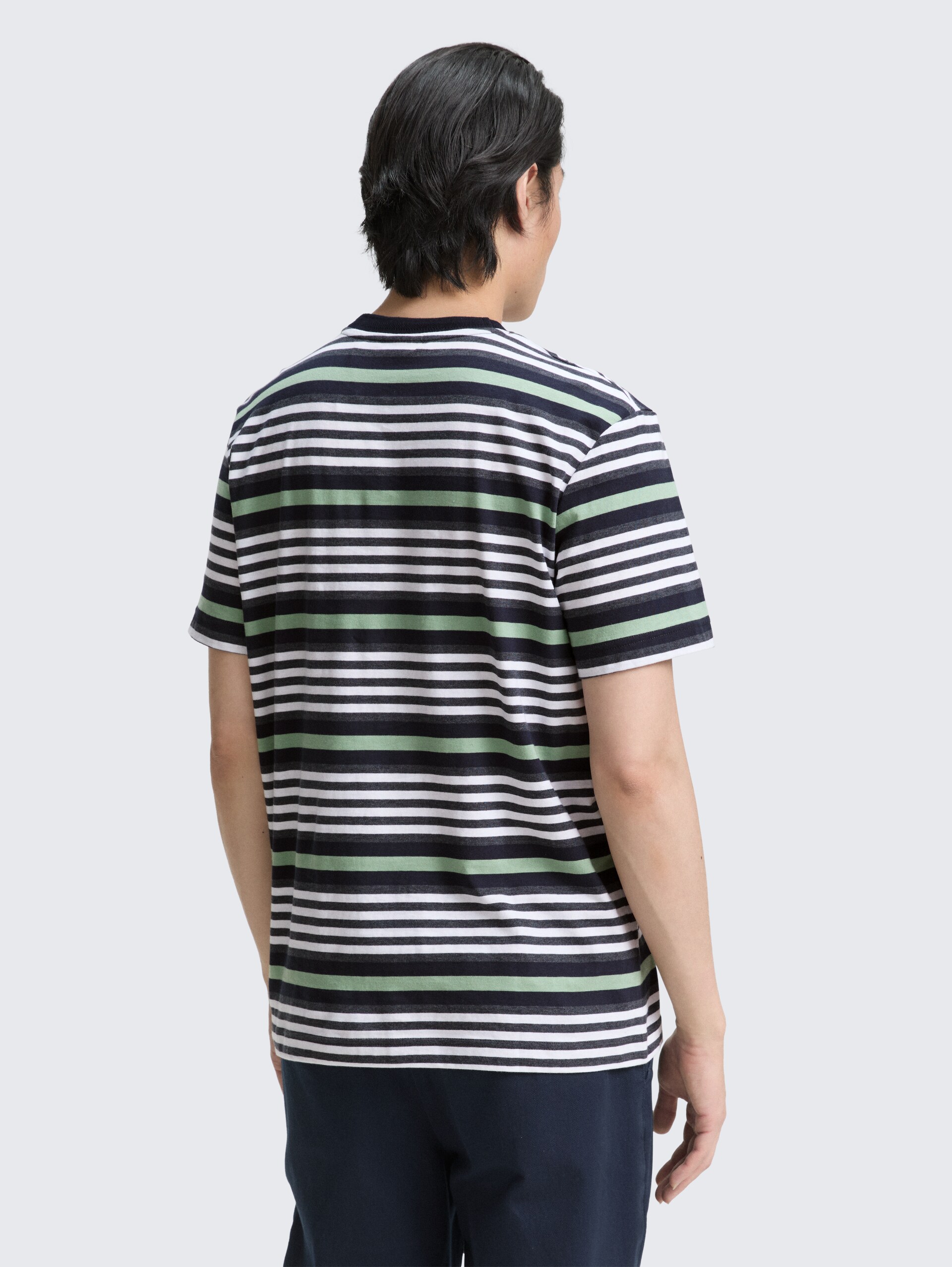 T-Shirt mit Streifenmuster - navy multicolor melange stripe - Auschnitt Model-Rückansicht