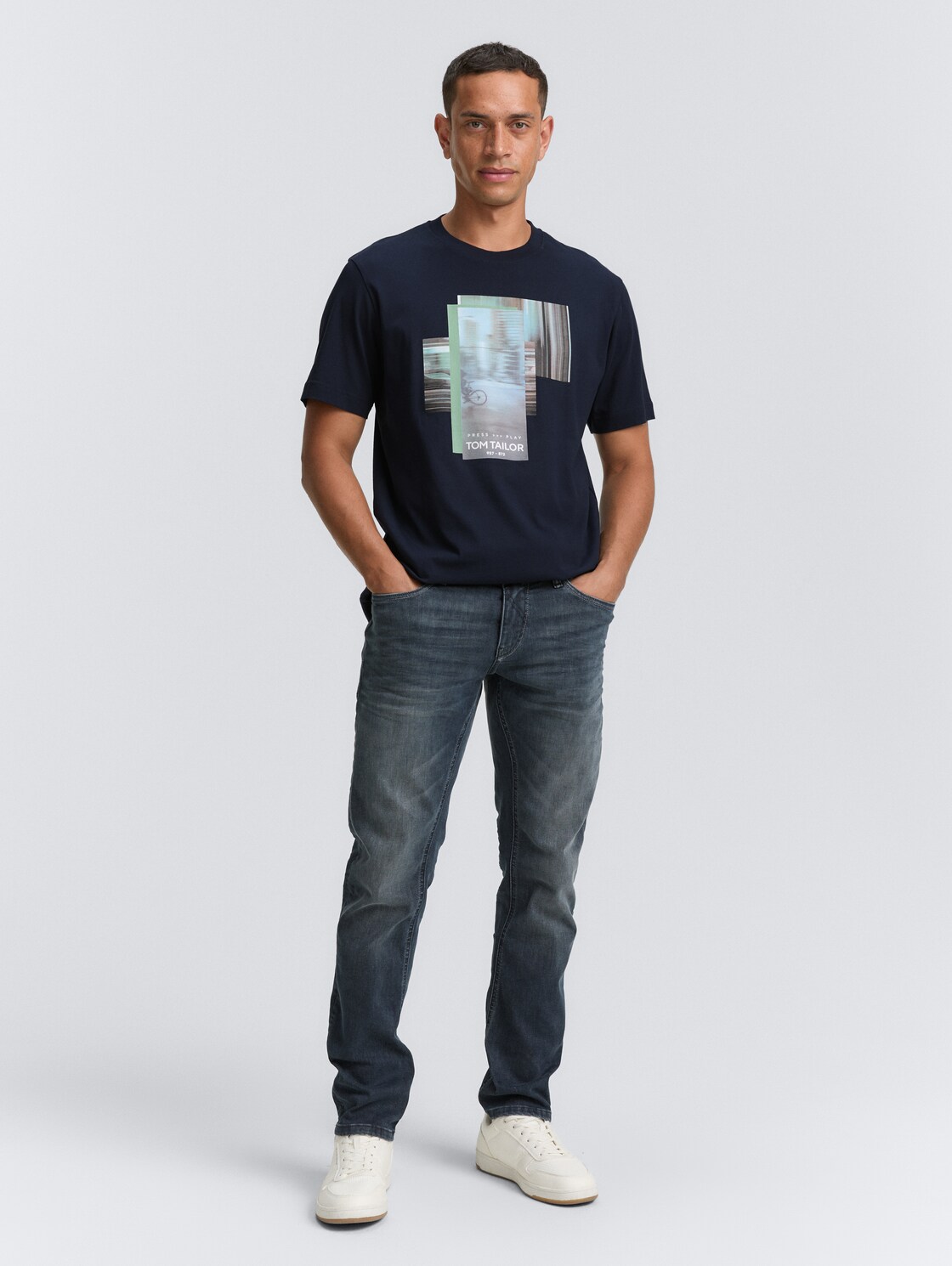 T-Shirt mit Fotoprint - sky captain blue - Model-Vorderansicht