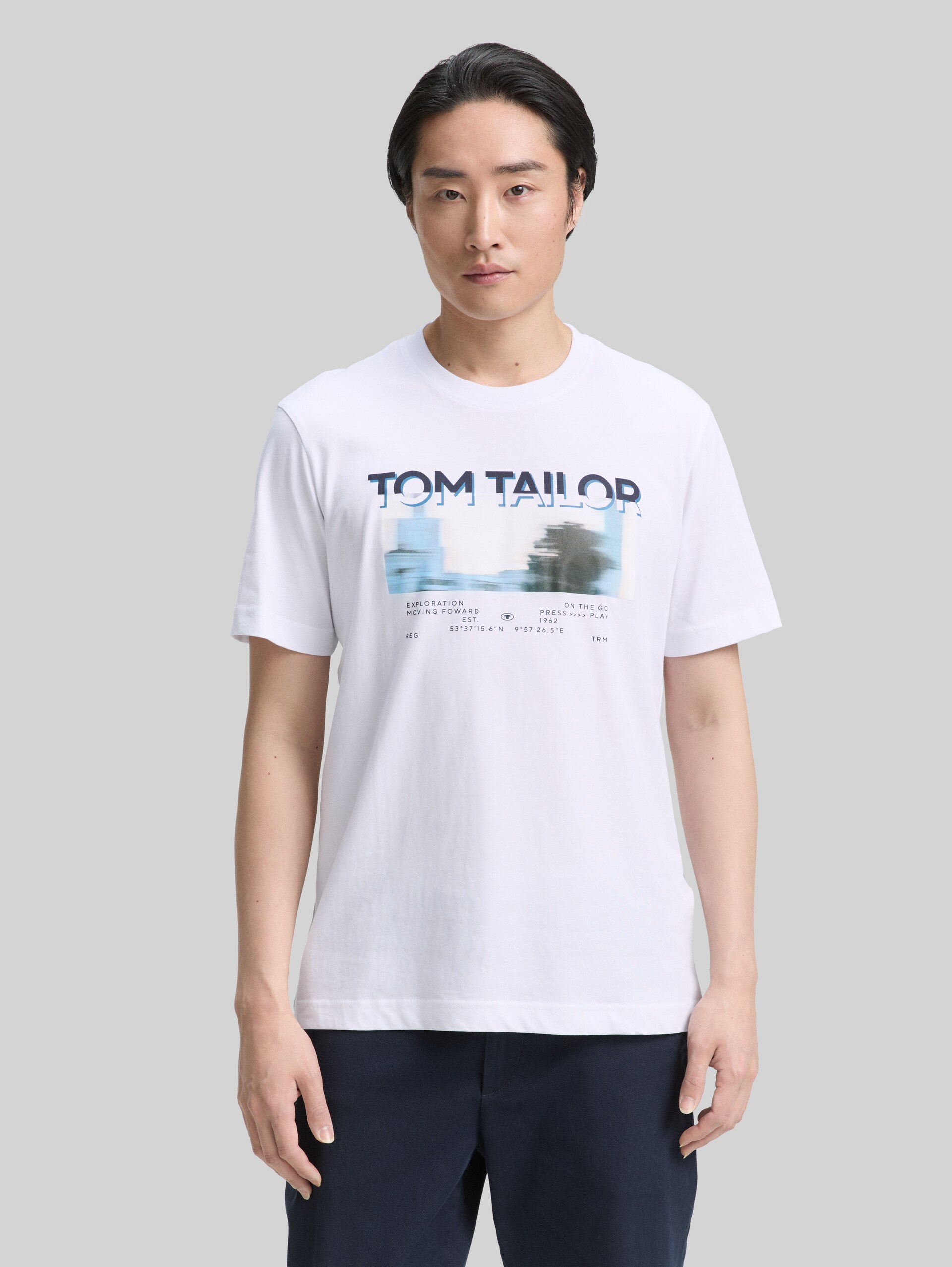 T-Shirt mit Fotoprint - White - Ausschnitt Model-Vorderansicht