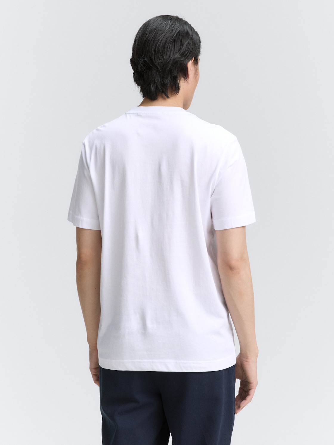 T-Shirt mit Fotoprint - White - Auschnitt Model-Rückansicht