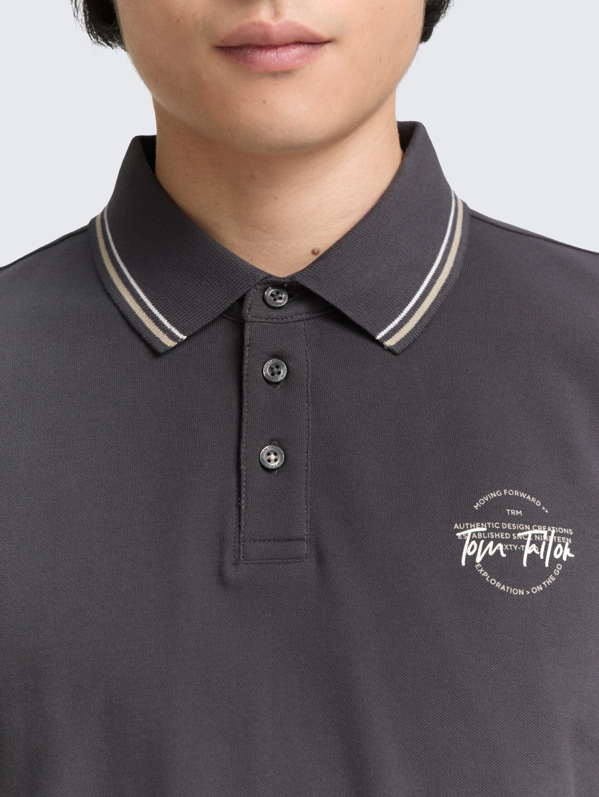 Piqué Poloshirt mit print - Tarmac Grey