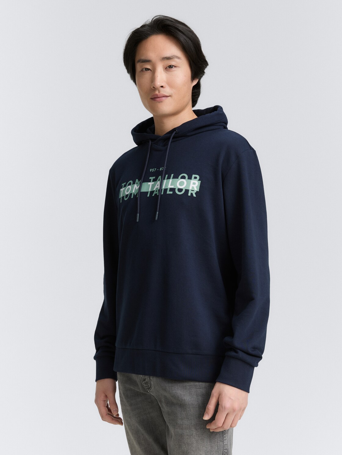 Hoodie Sweatshirt mit Logo-Print - sky captain blue - Ausschnitt Model-Vorderansicht
