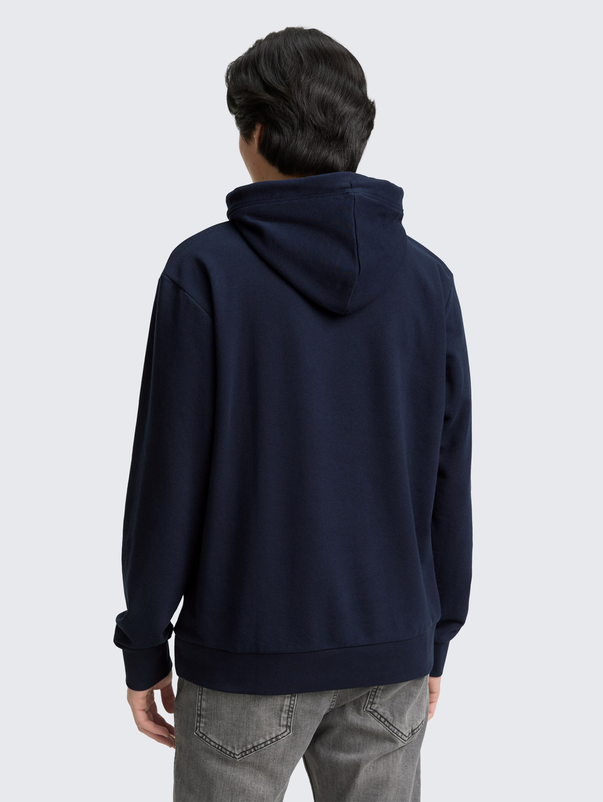 Hoodie Sweatshirt mit Logo-Print - sky captain blue - Auschnitt Model-Rückansicht