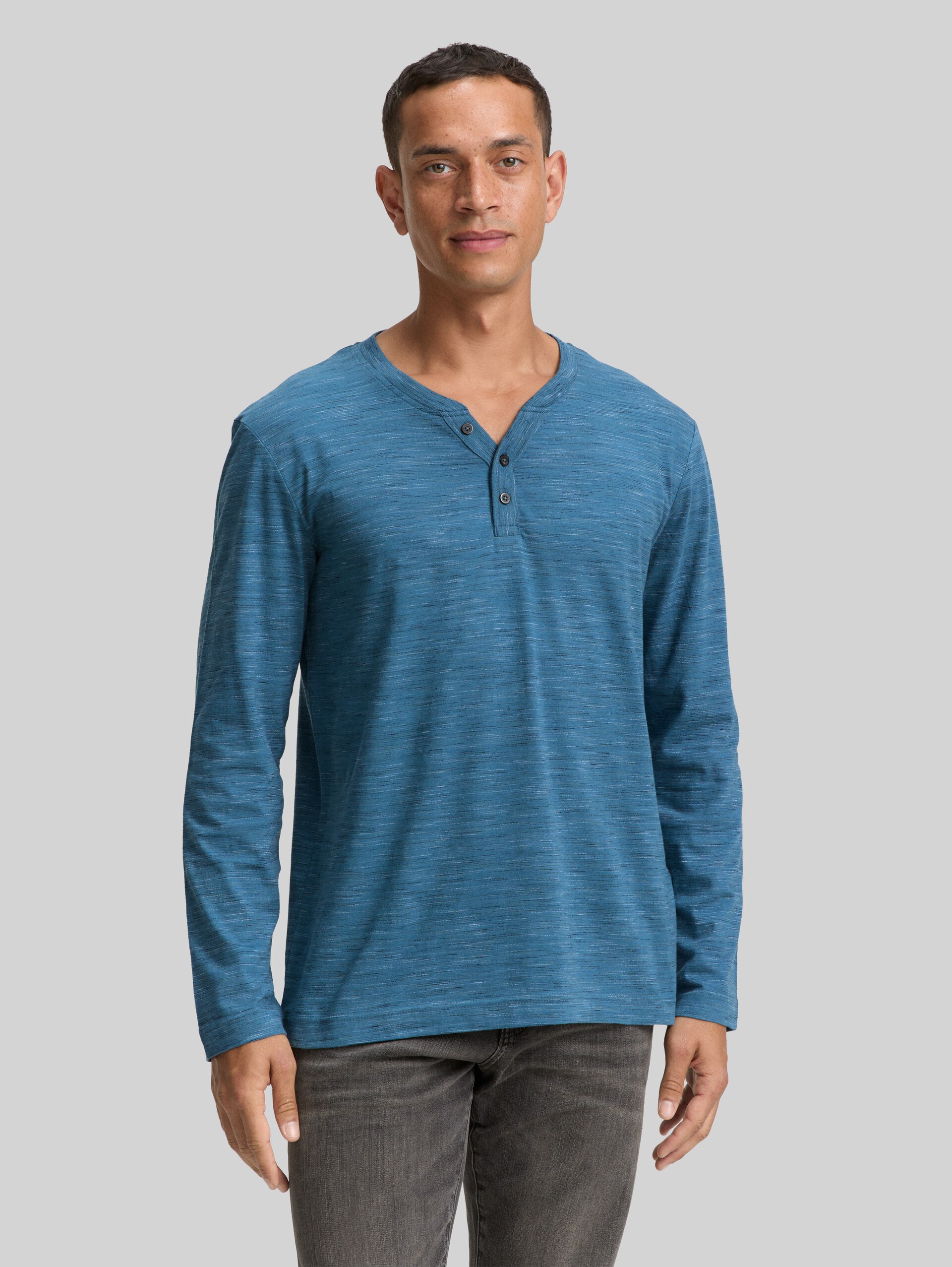 Serafino Langarmshirt - real teal blue multi inject - Ausschnitt Model-Vorderansicht