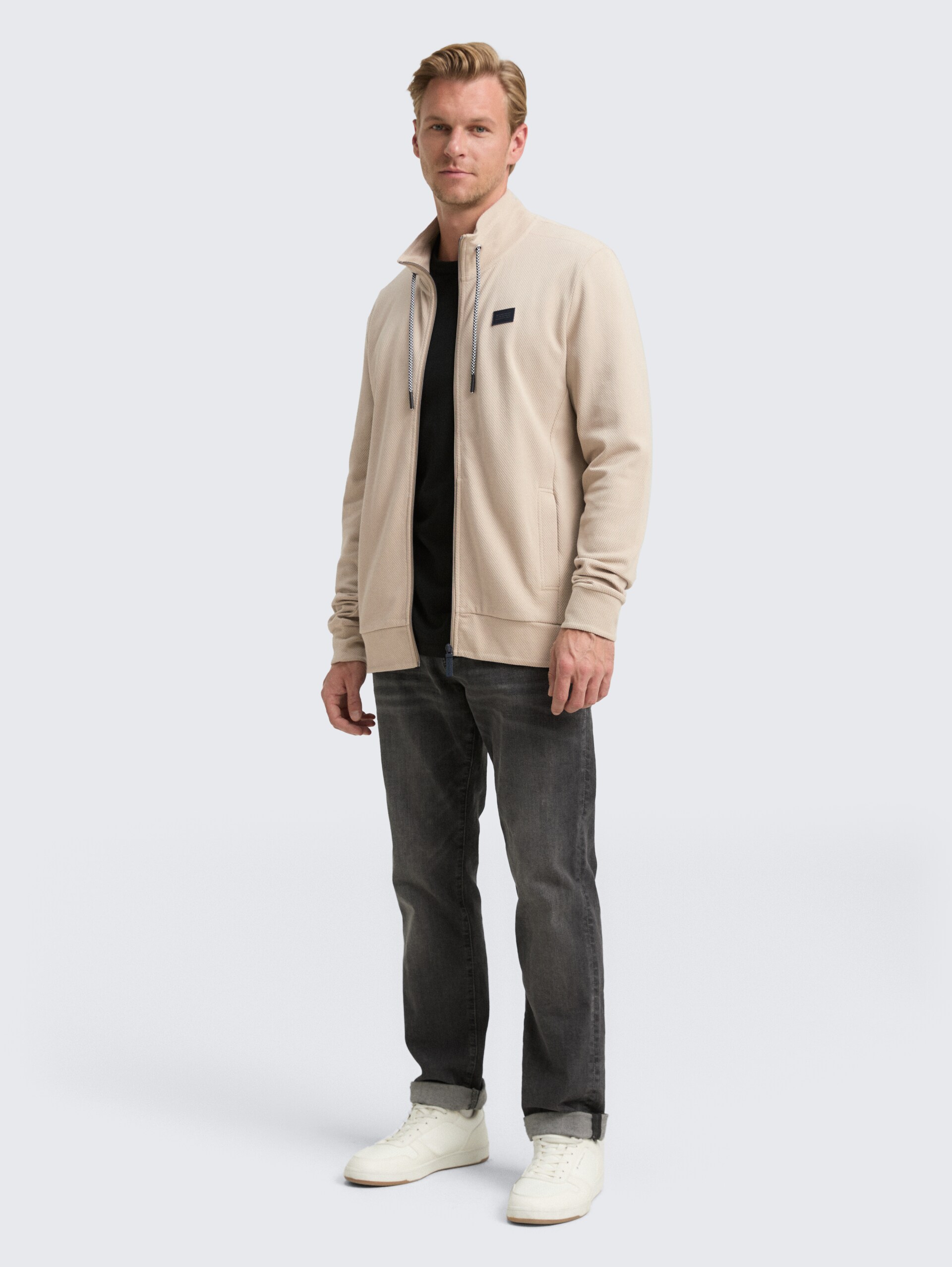 Ultralight Sweatjacke mit Stehkragen - light cashmere - Model-Vorderansicht
