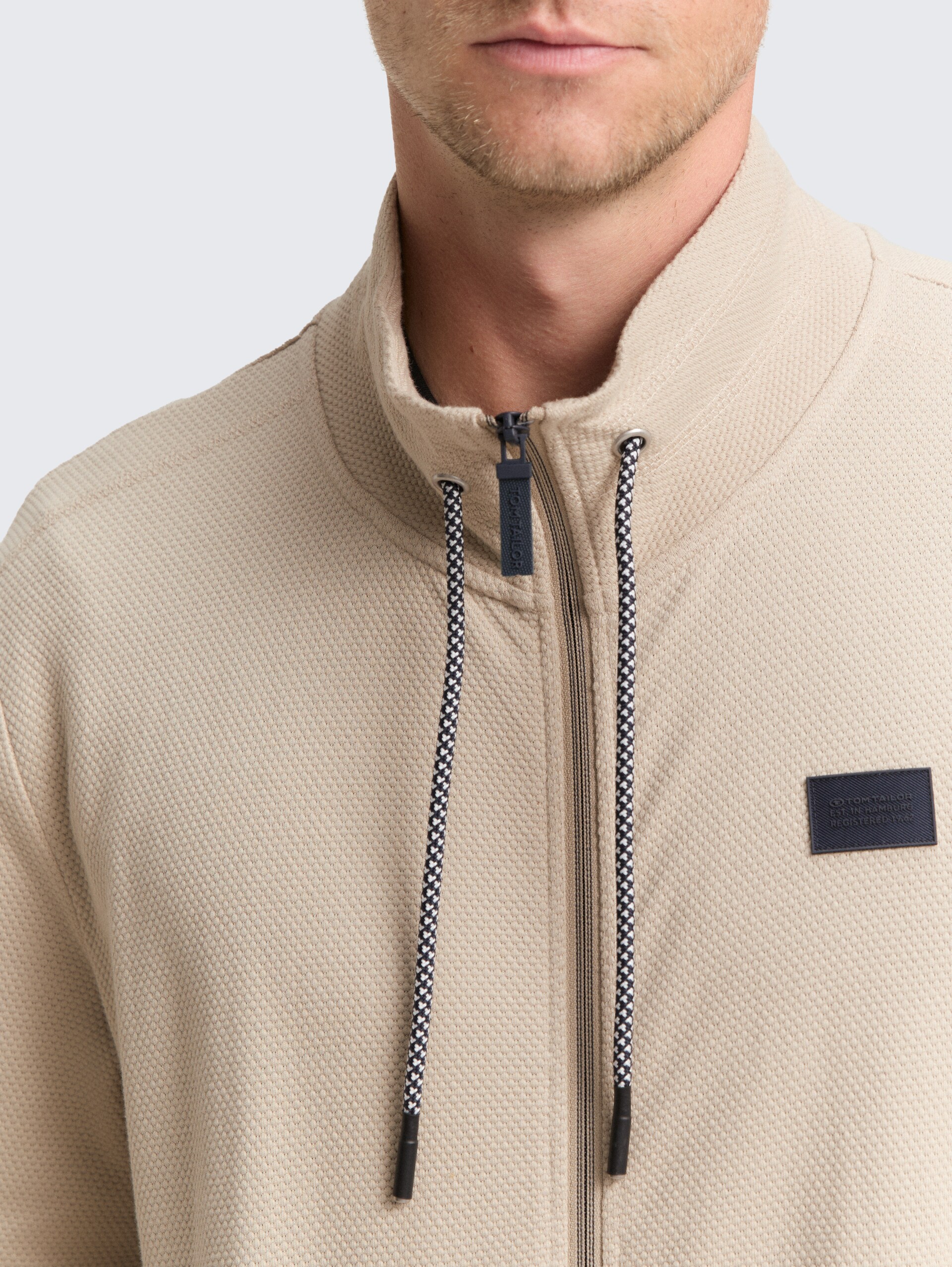 Ultralight Sweatjacke mit Stehkragen - light cashmere - Detail-Model-Ansicht