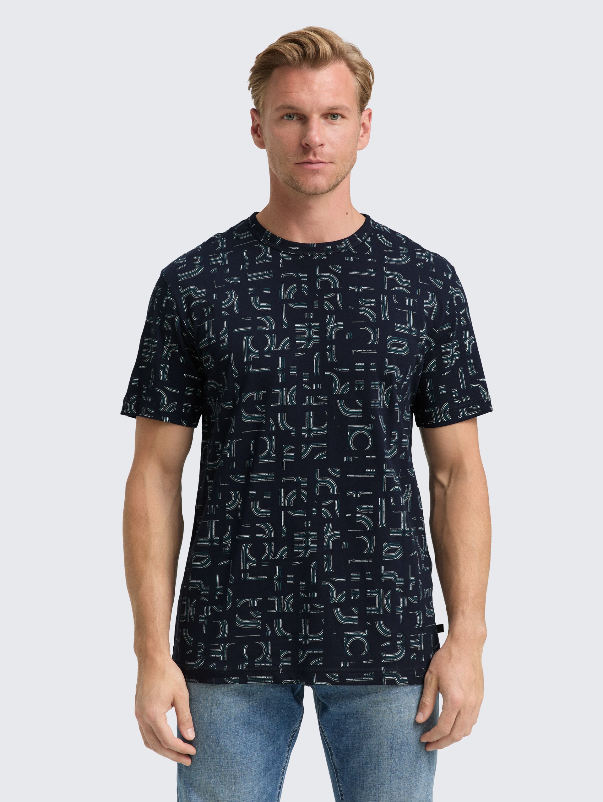 T-shirt met all-over print - navy irregular design - Nek model vooraanzicht