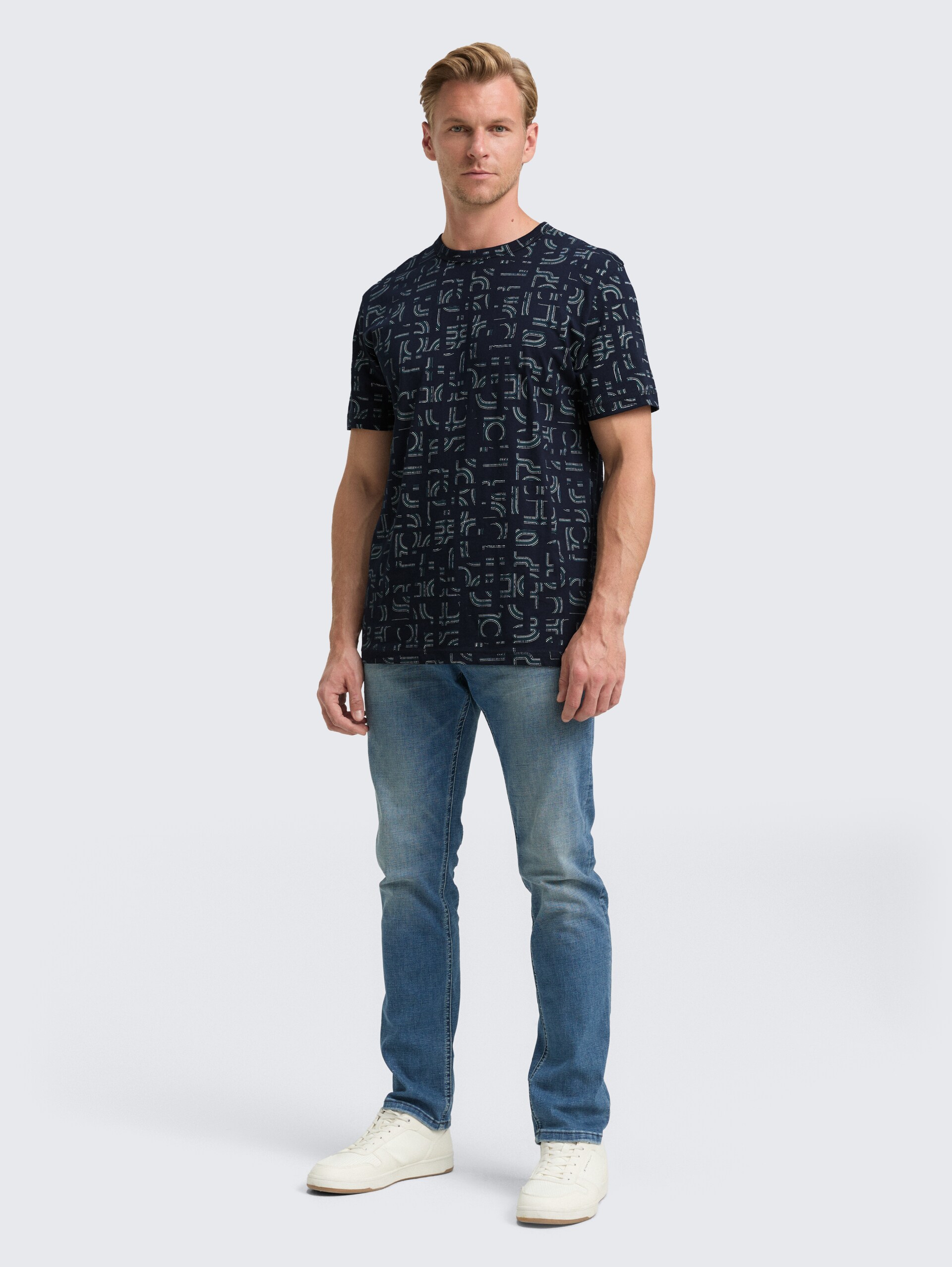 T-shirt met all-over print - navy irregular design - Model vooraanzicht