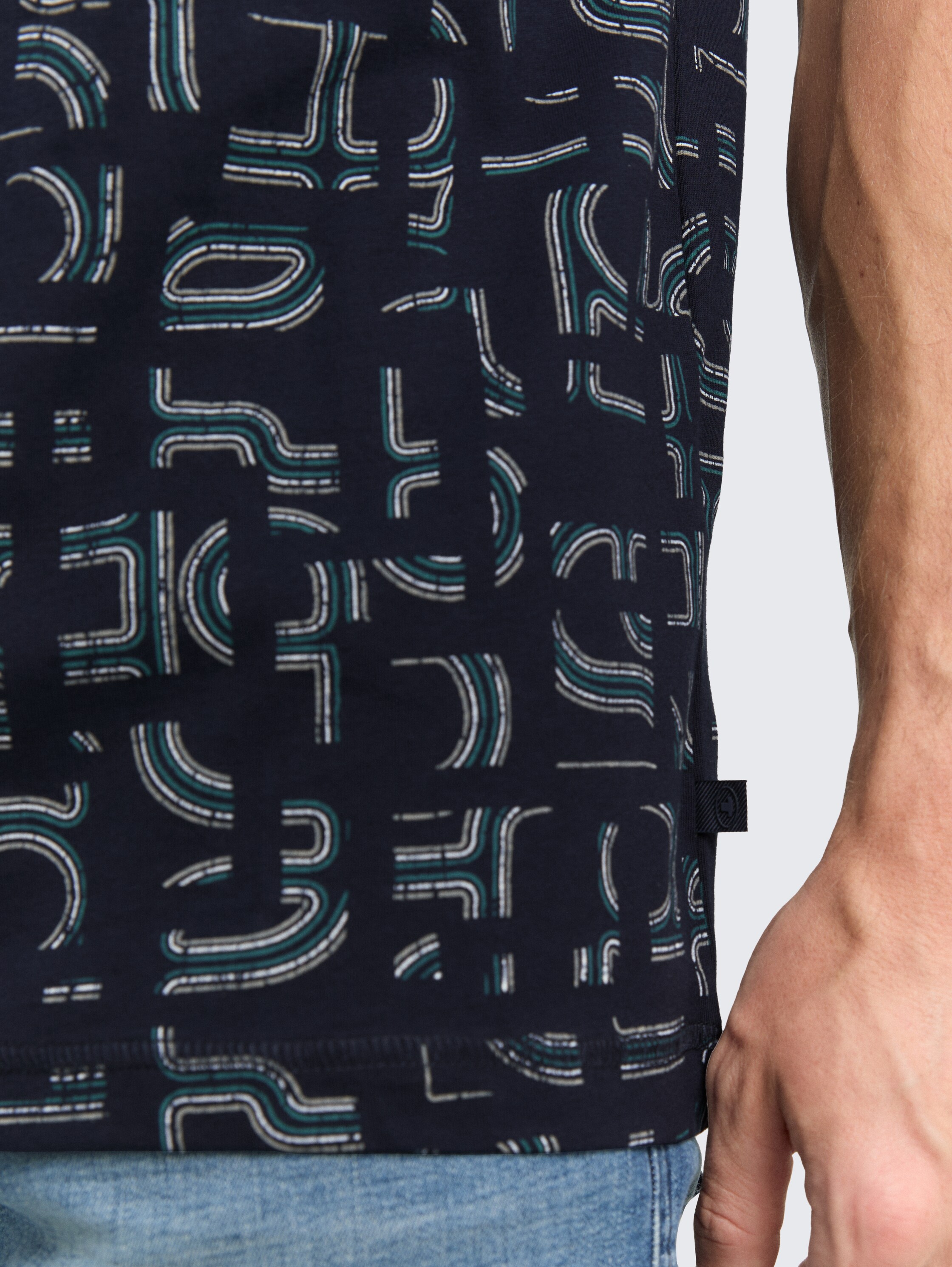 T-Shirt mit Alloverprint - navy irregular design - Detail-Model-Ansicht