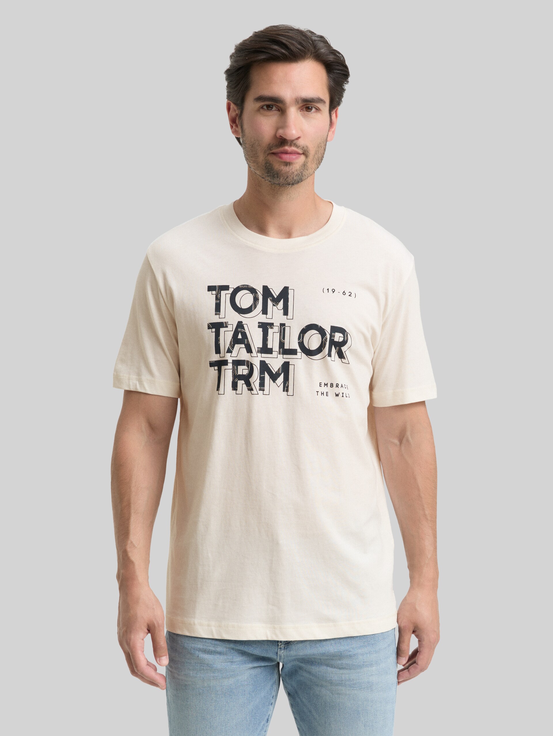 T-Shirt mit Print - Gardenia White - Ausschnitt Model-Vorderansicht