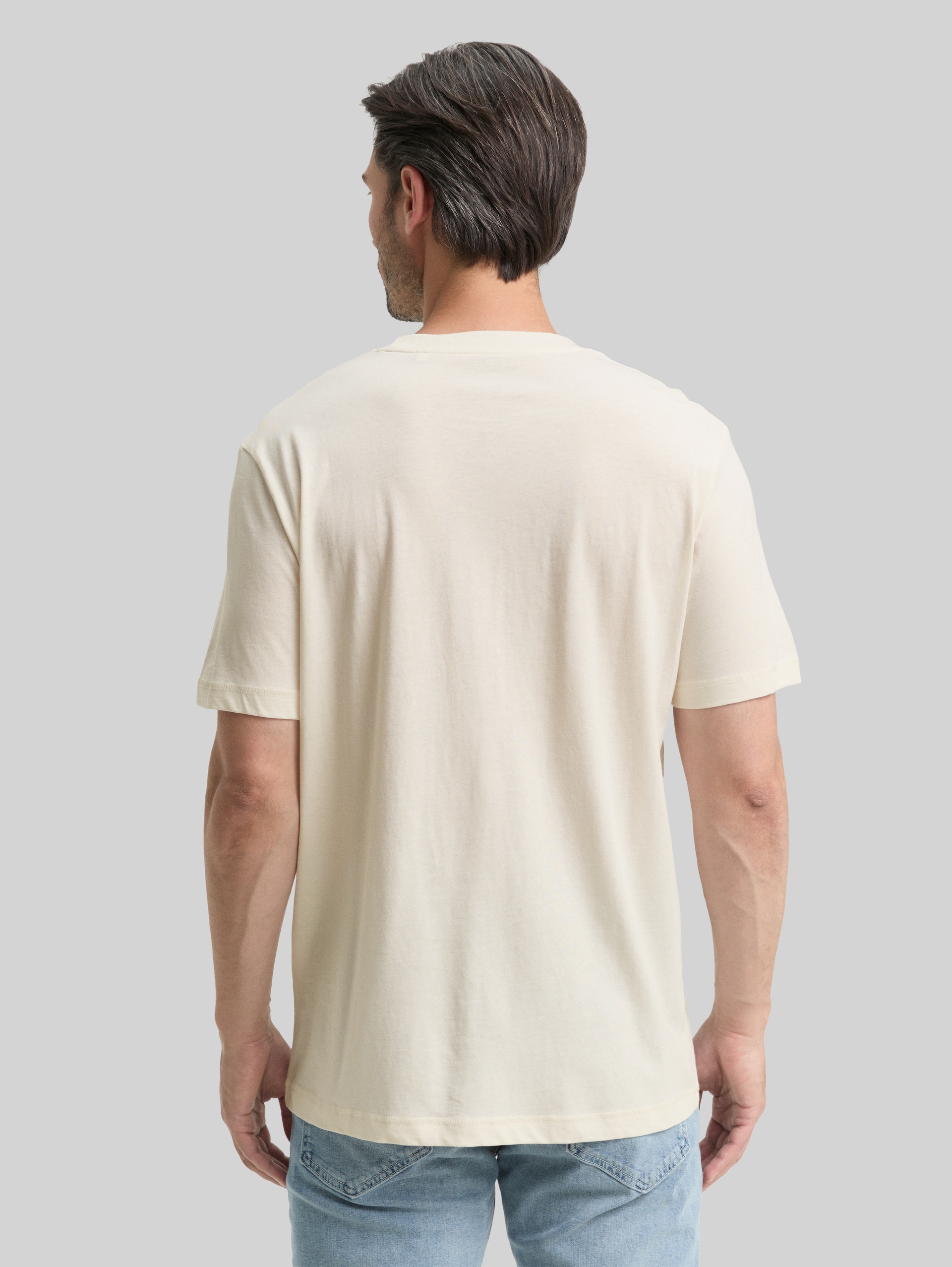 T-Shirt mit Print - Gardenia White - Auschnitt Model-Rückansicht
